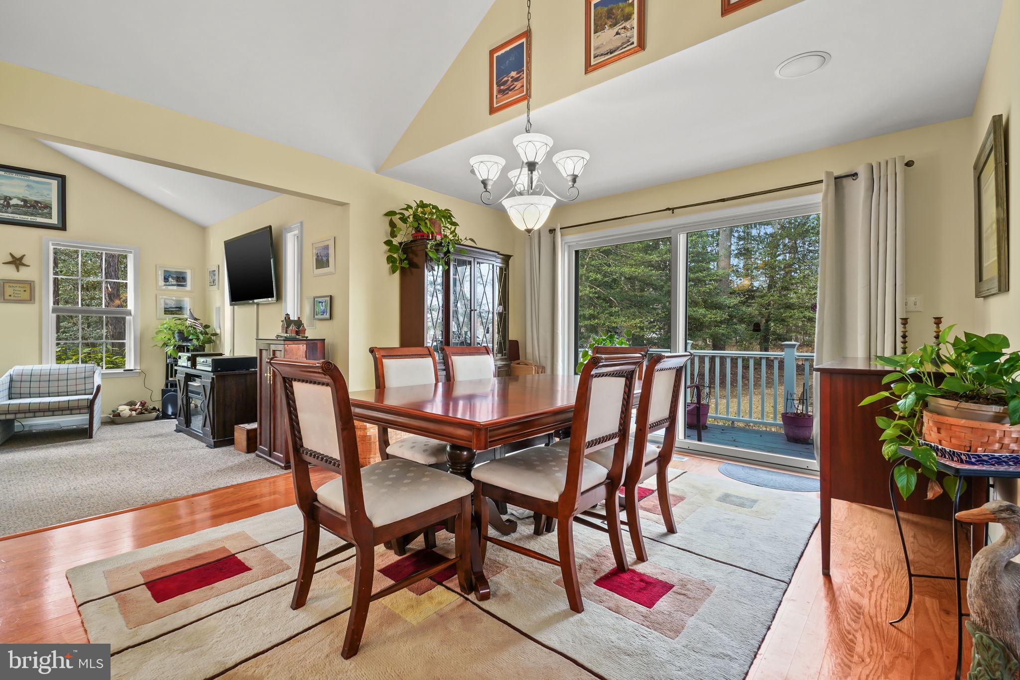 CAPTAIN'S COVE - Residential