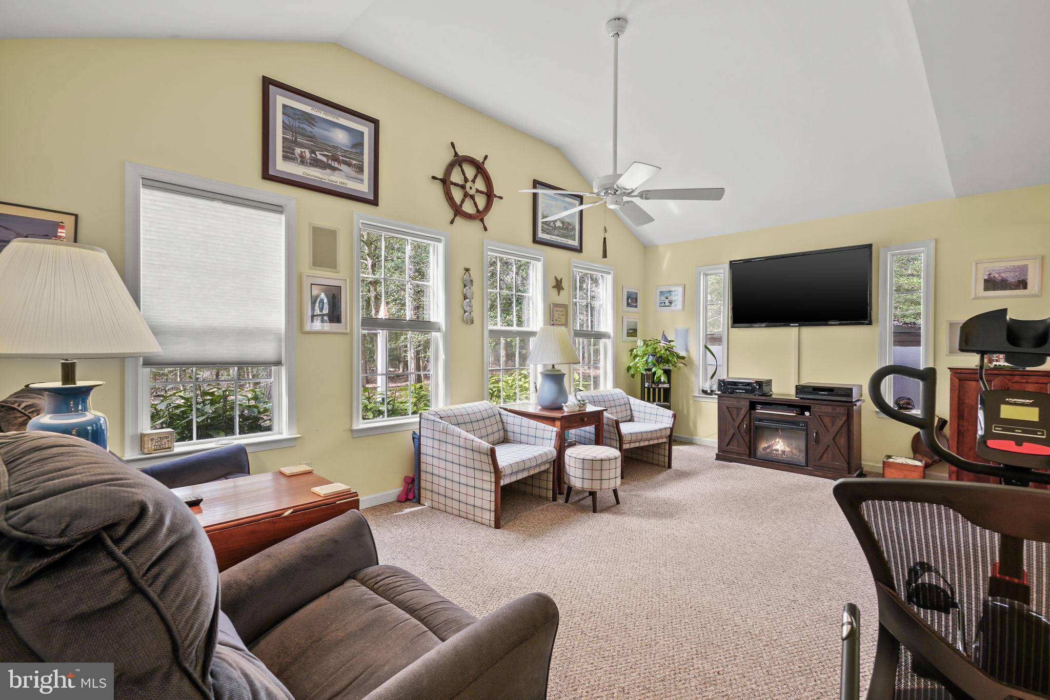 CAPTAIN'S COVE - Residential