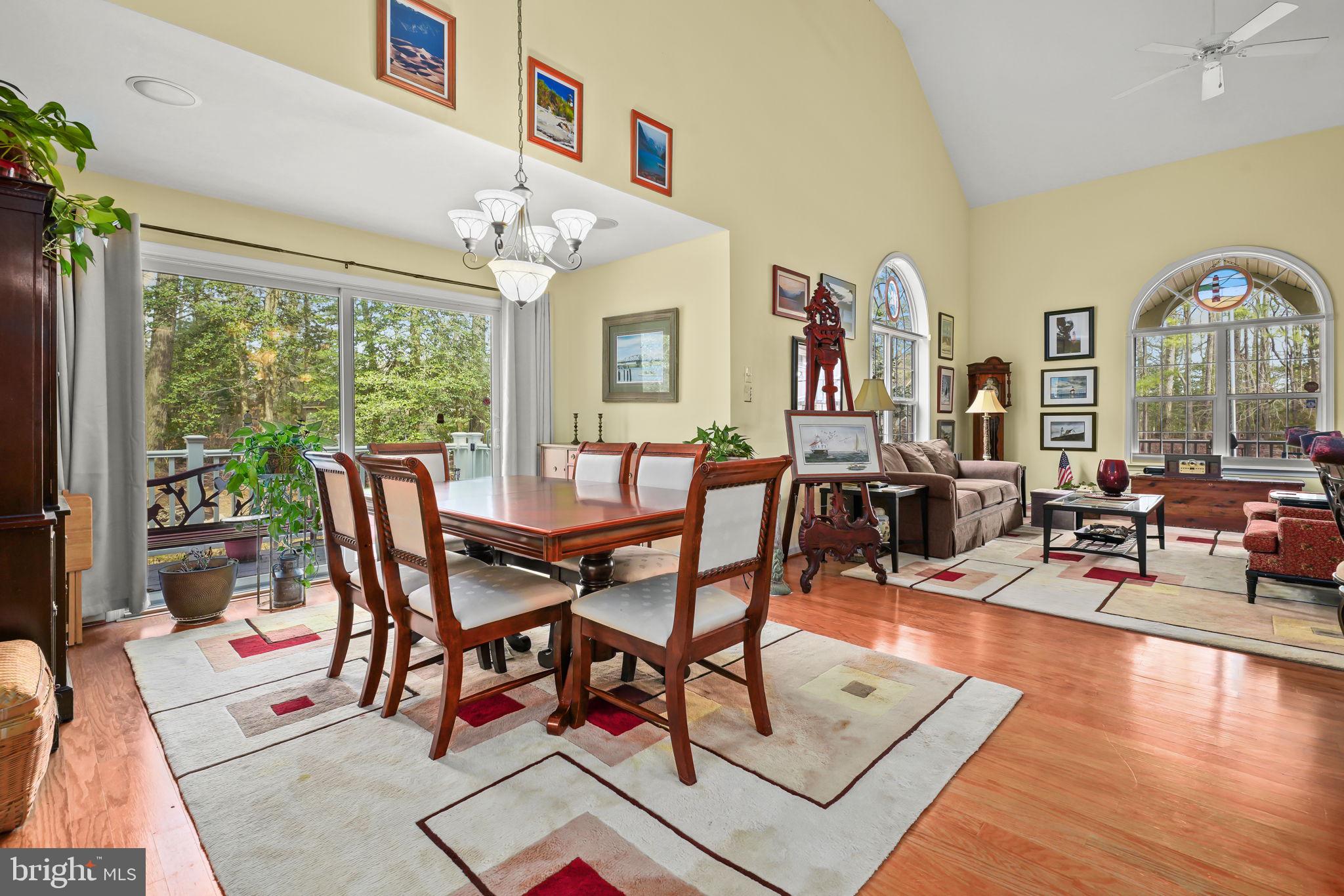 CAPTAIN'S COVE - Residential