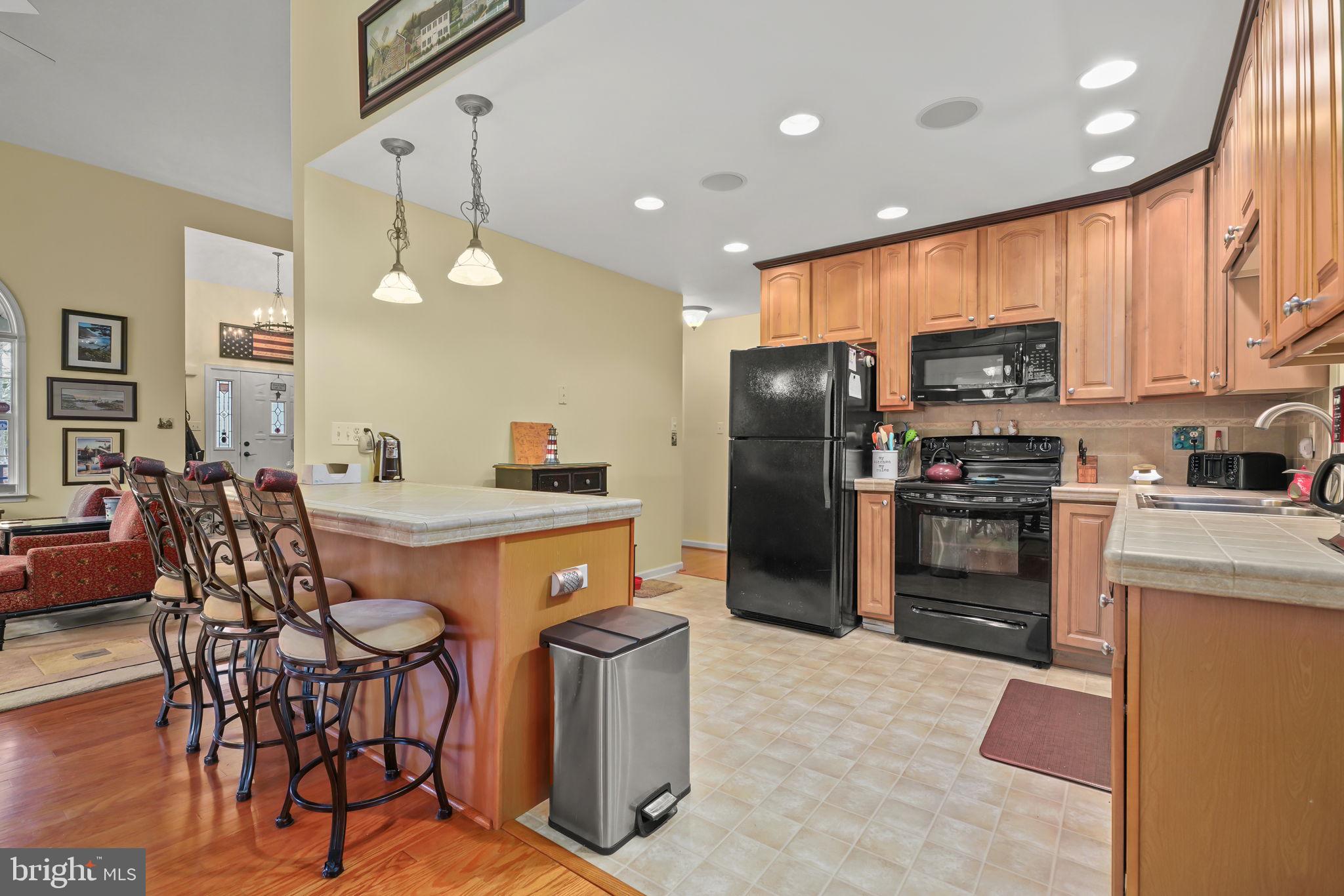 CAPTAIN'S COVE - Residential