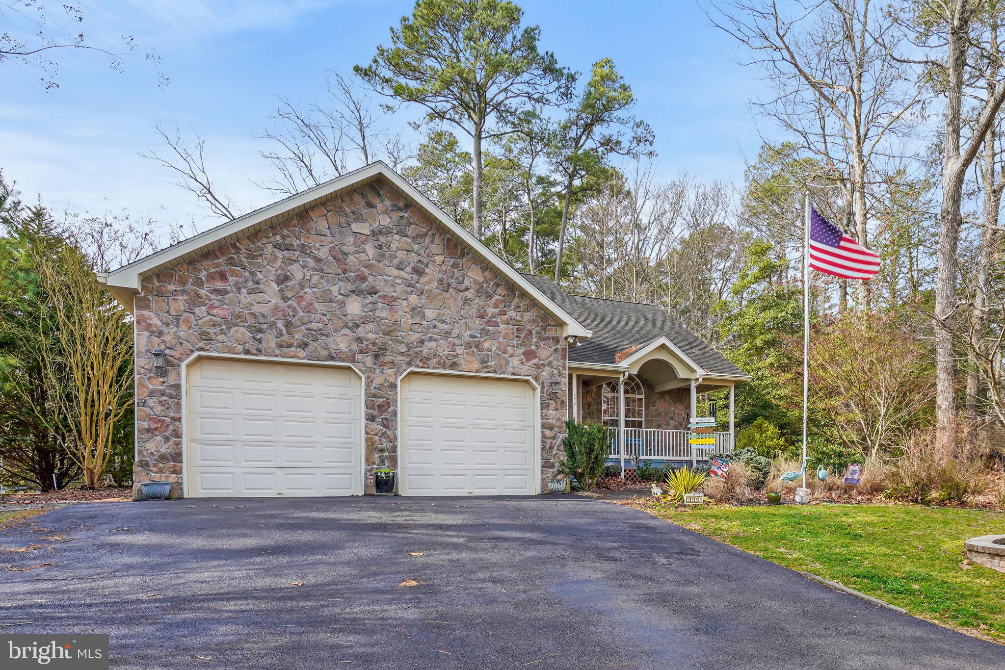 CAPTAIN'S COVE - Residential