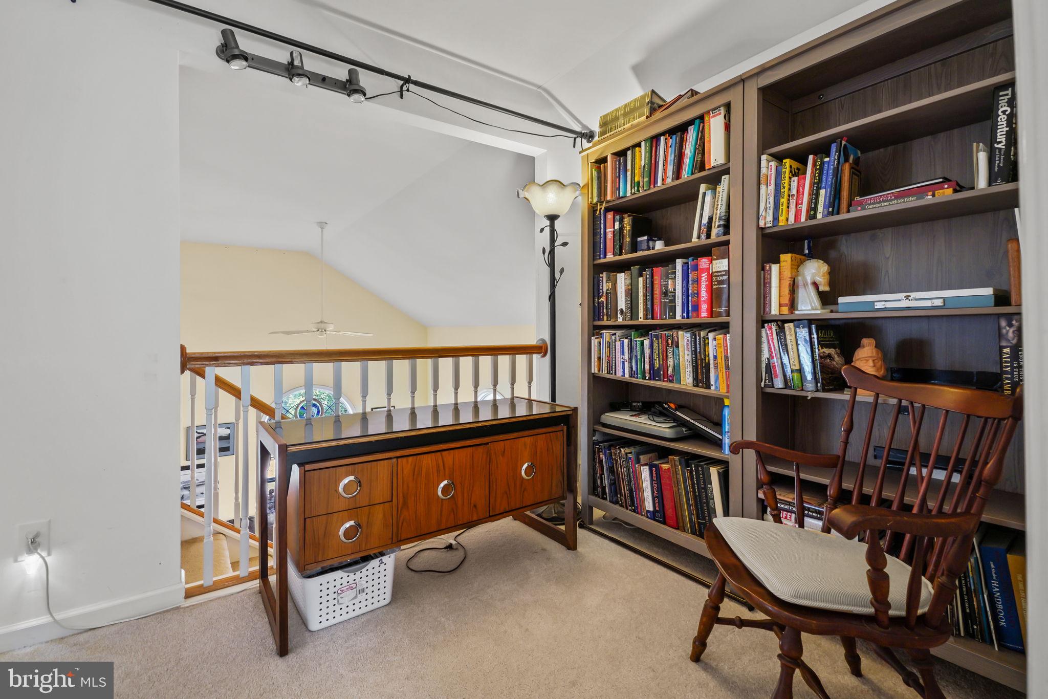 CAPTAIN'S COVE - Residential