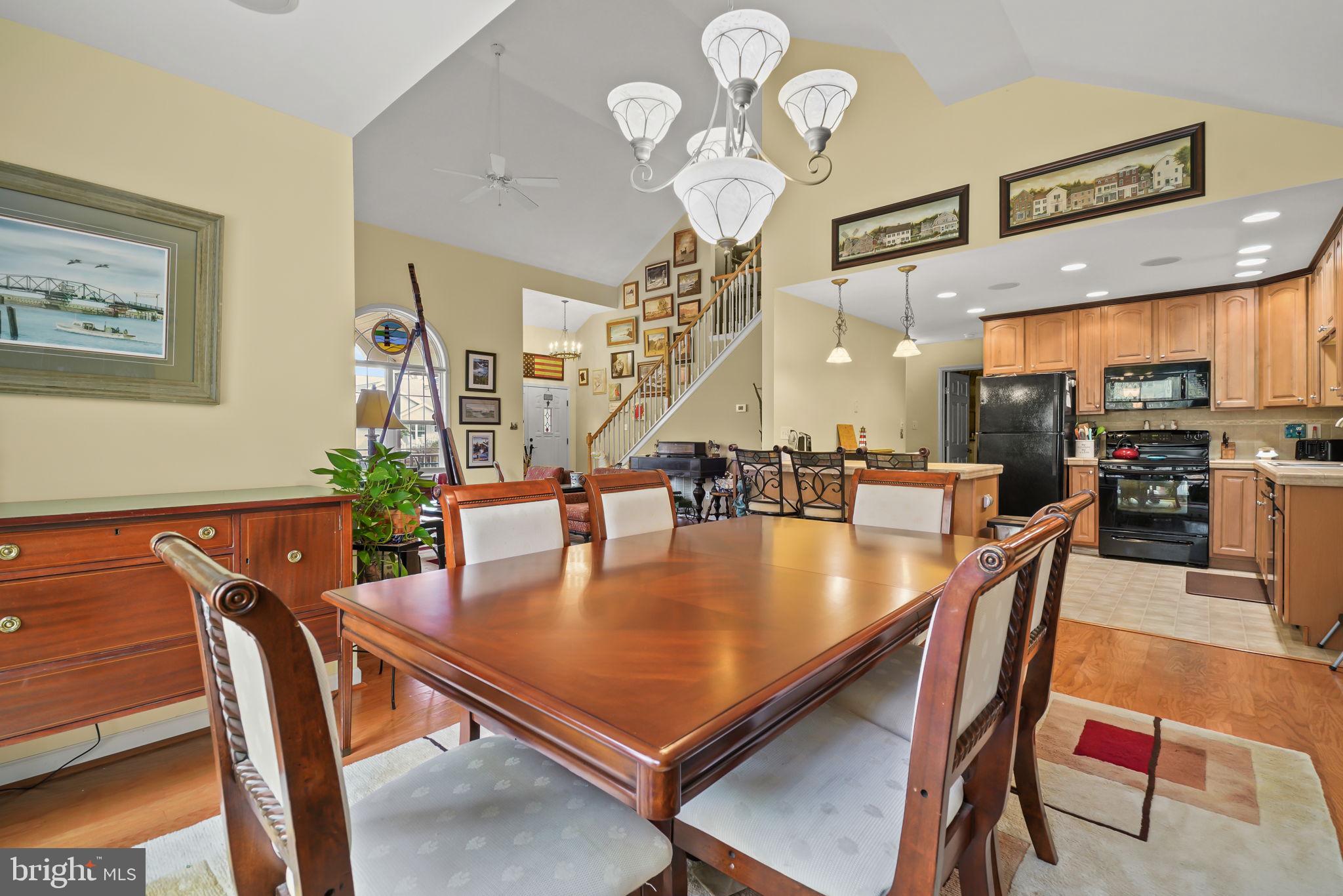 CAPTAIN'S COVE - Residential