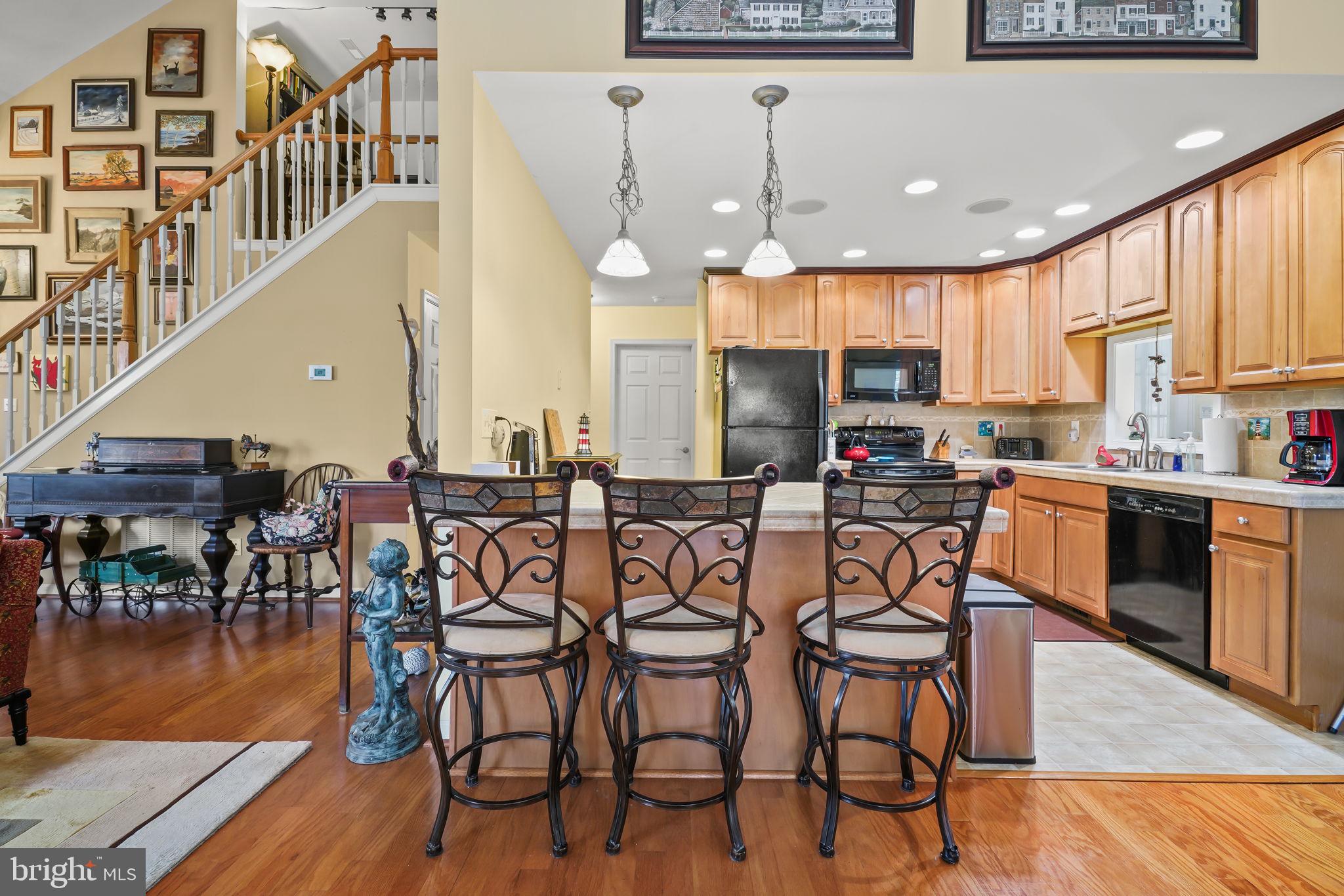 CAPTAIN'S COVE - Residential