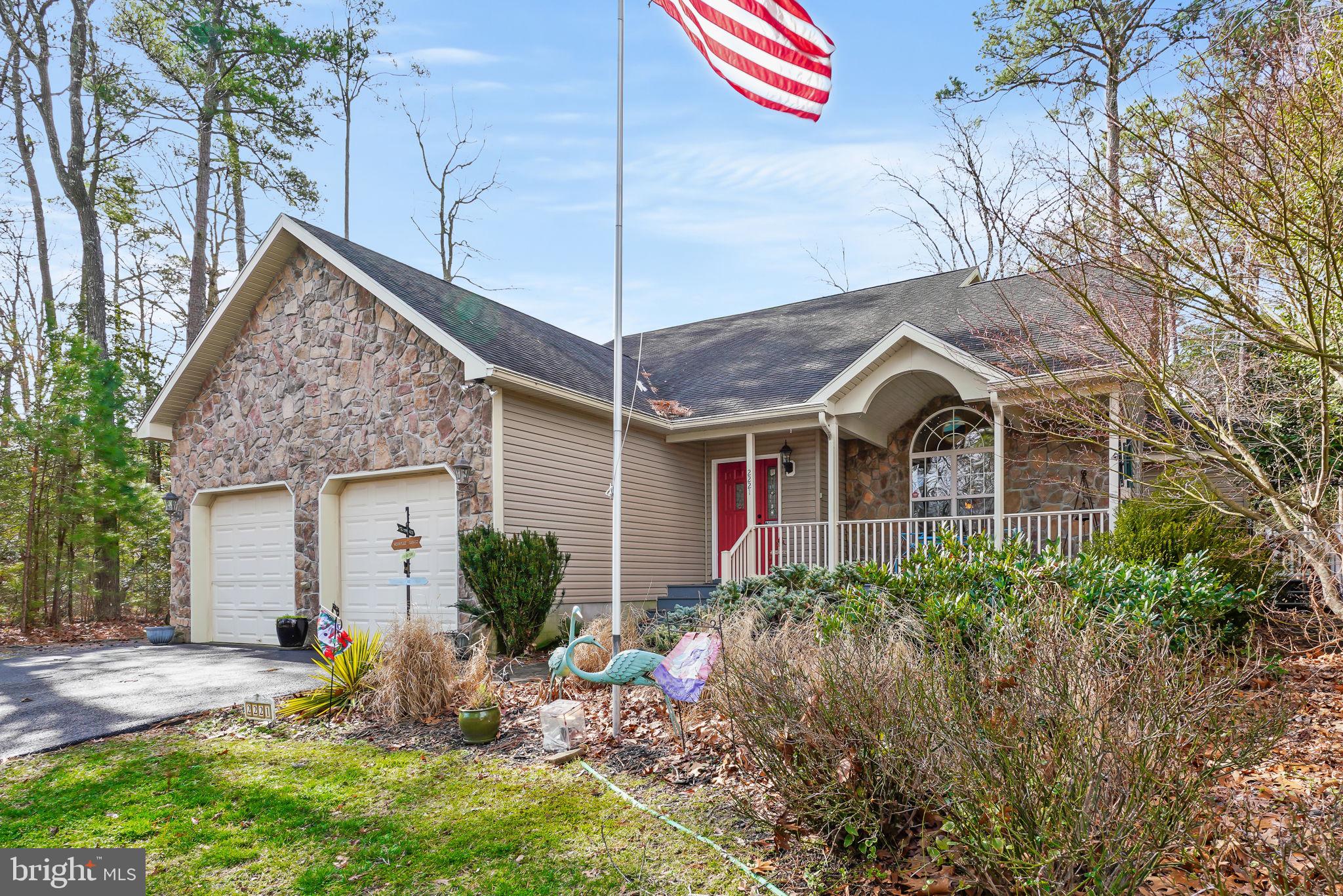 CAPTAIN'S COVE - Residential