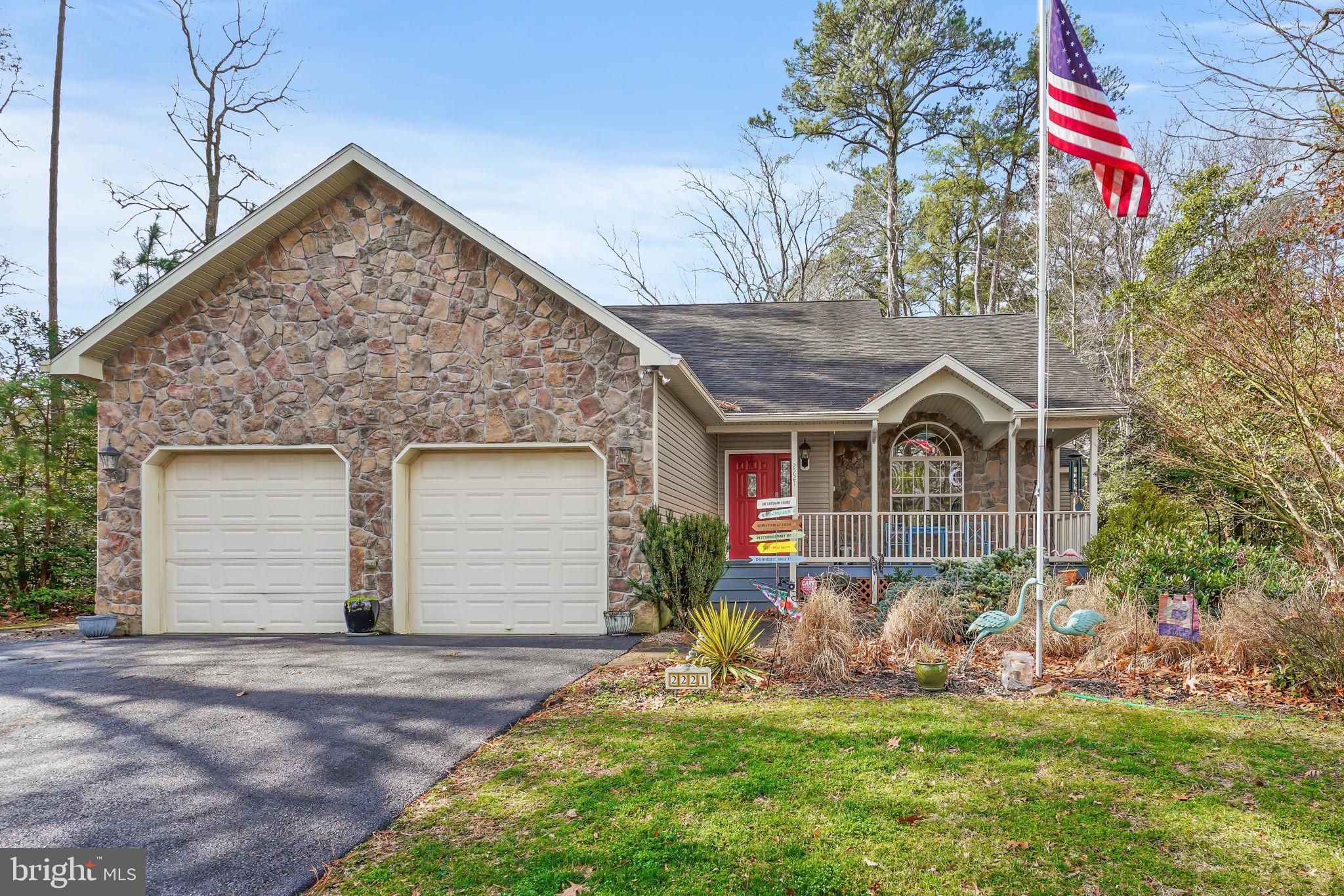 CAPTAIN'S COVE - Residential