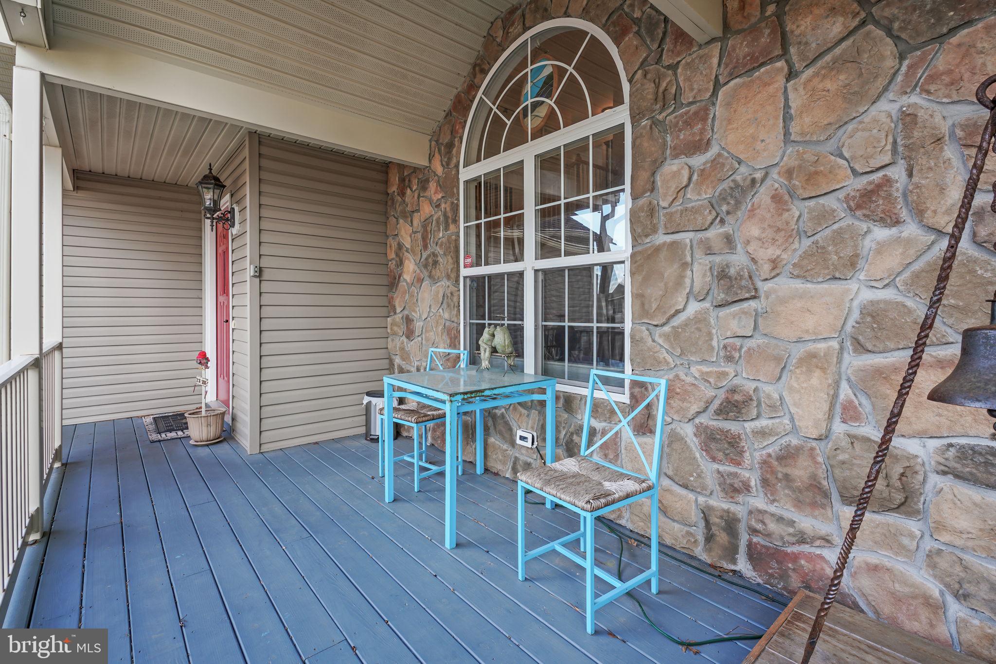 CAPTAIN'S COVE - Residential