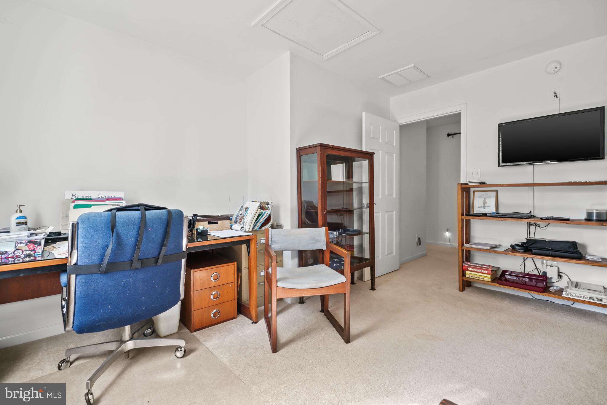 CAPTAIN'S COVE - Residential