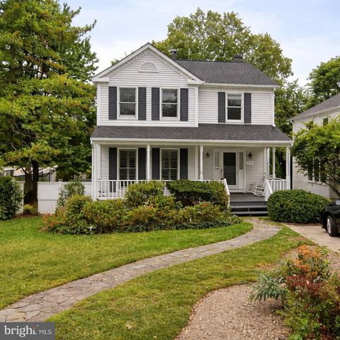 Photo of 2300 Warren Court, SILVER SPRING, MD 20910 (MLS # MDMC2224462)