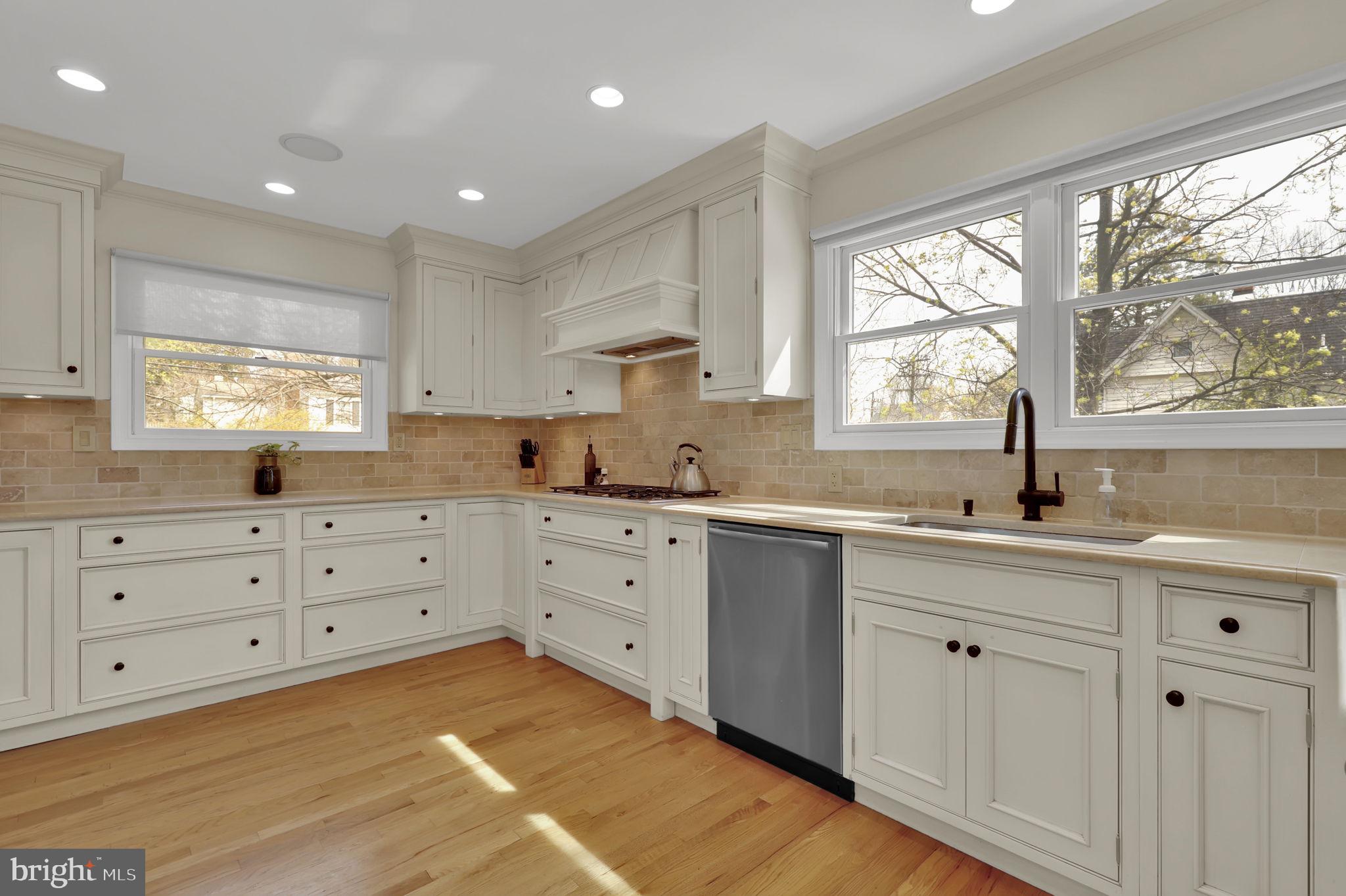 WOODSIDE - Residential