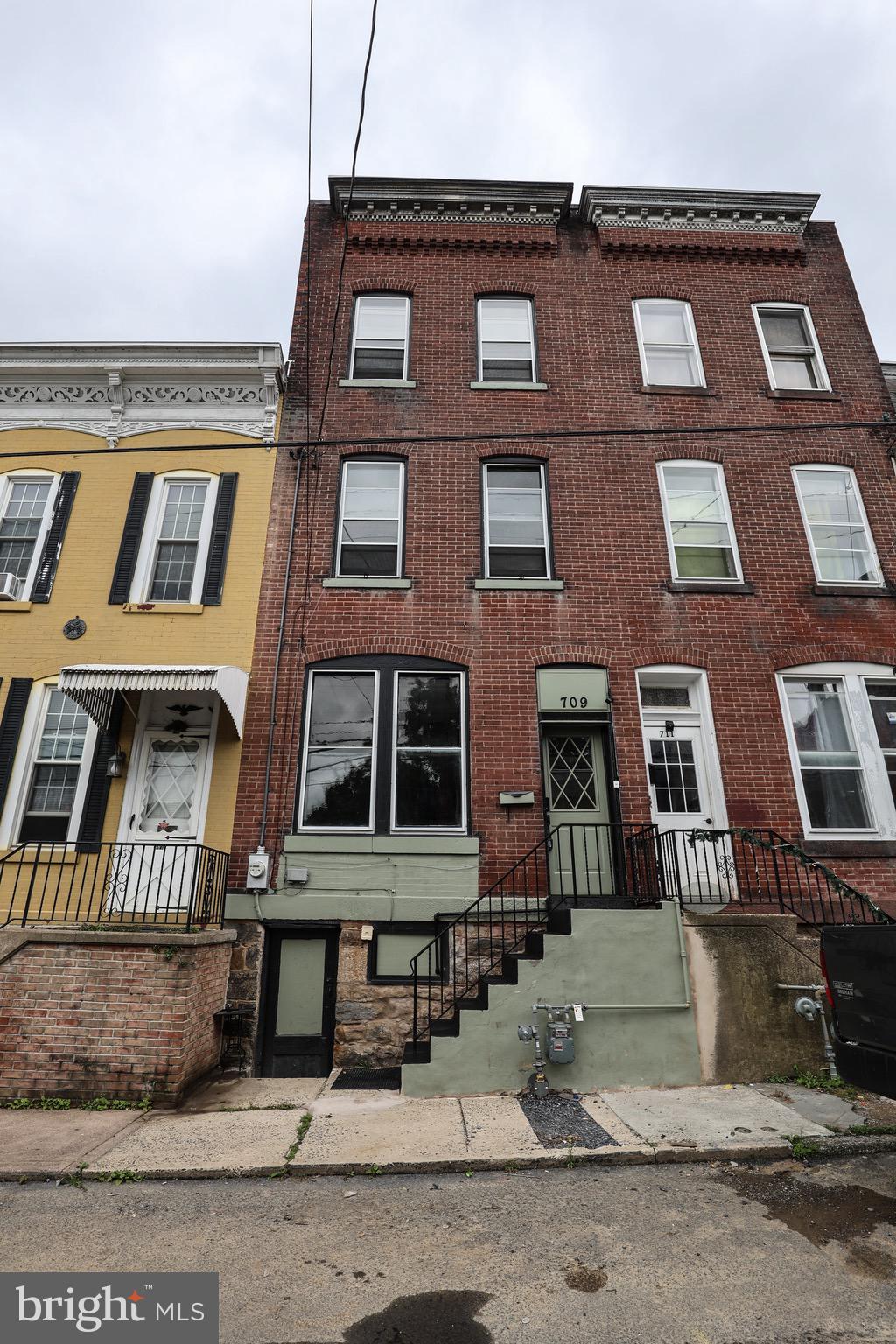 709 W NORWEGIAN STREET