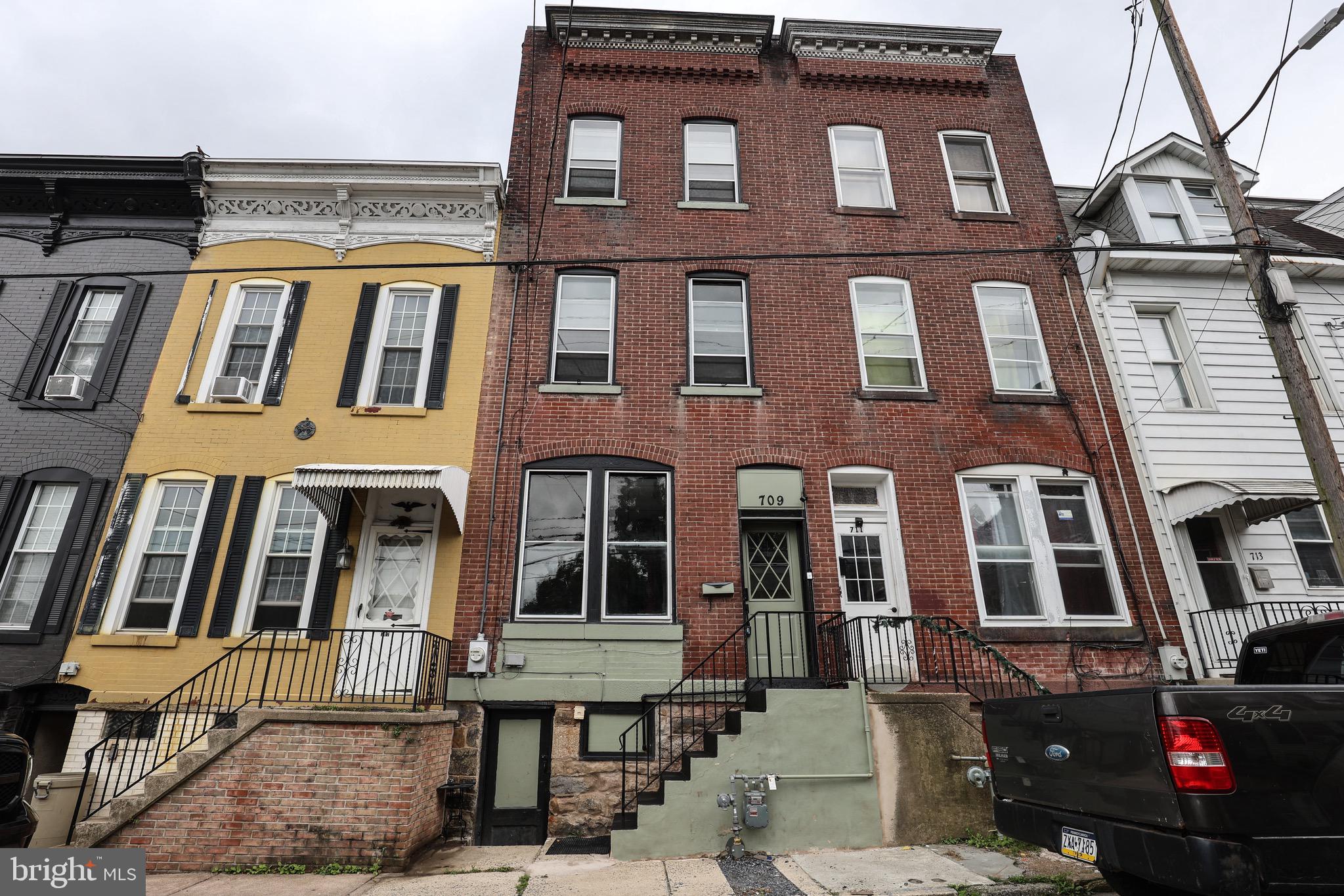 709 W NORWEGIAN STREET