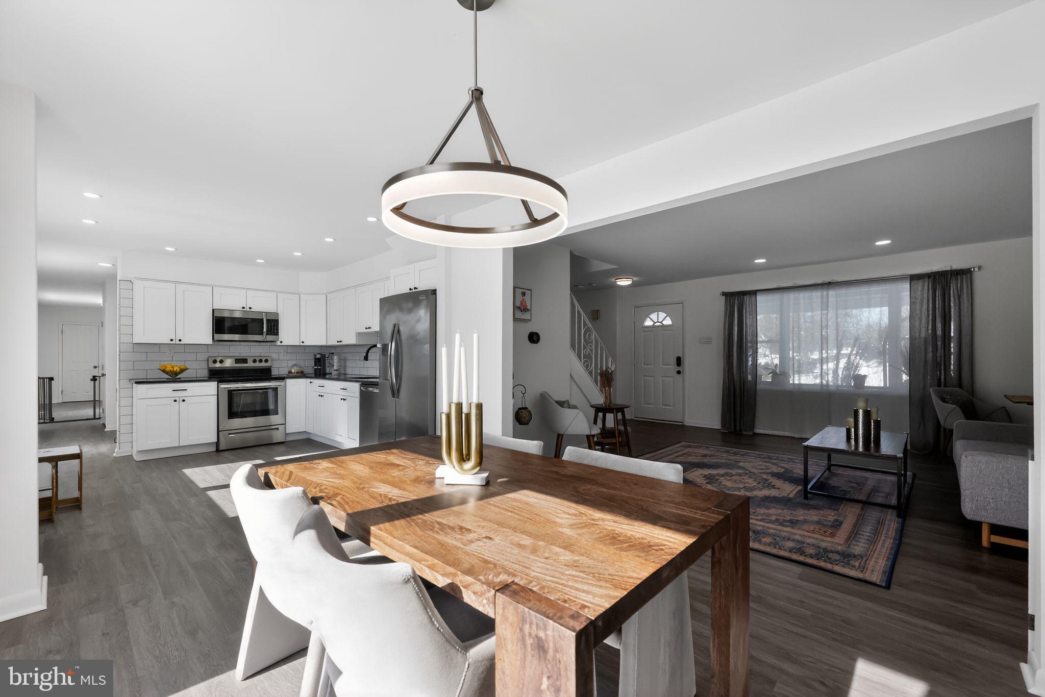 1721 COUNTRY CLUB DRIVE