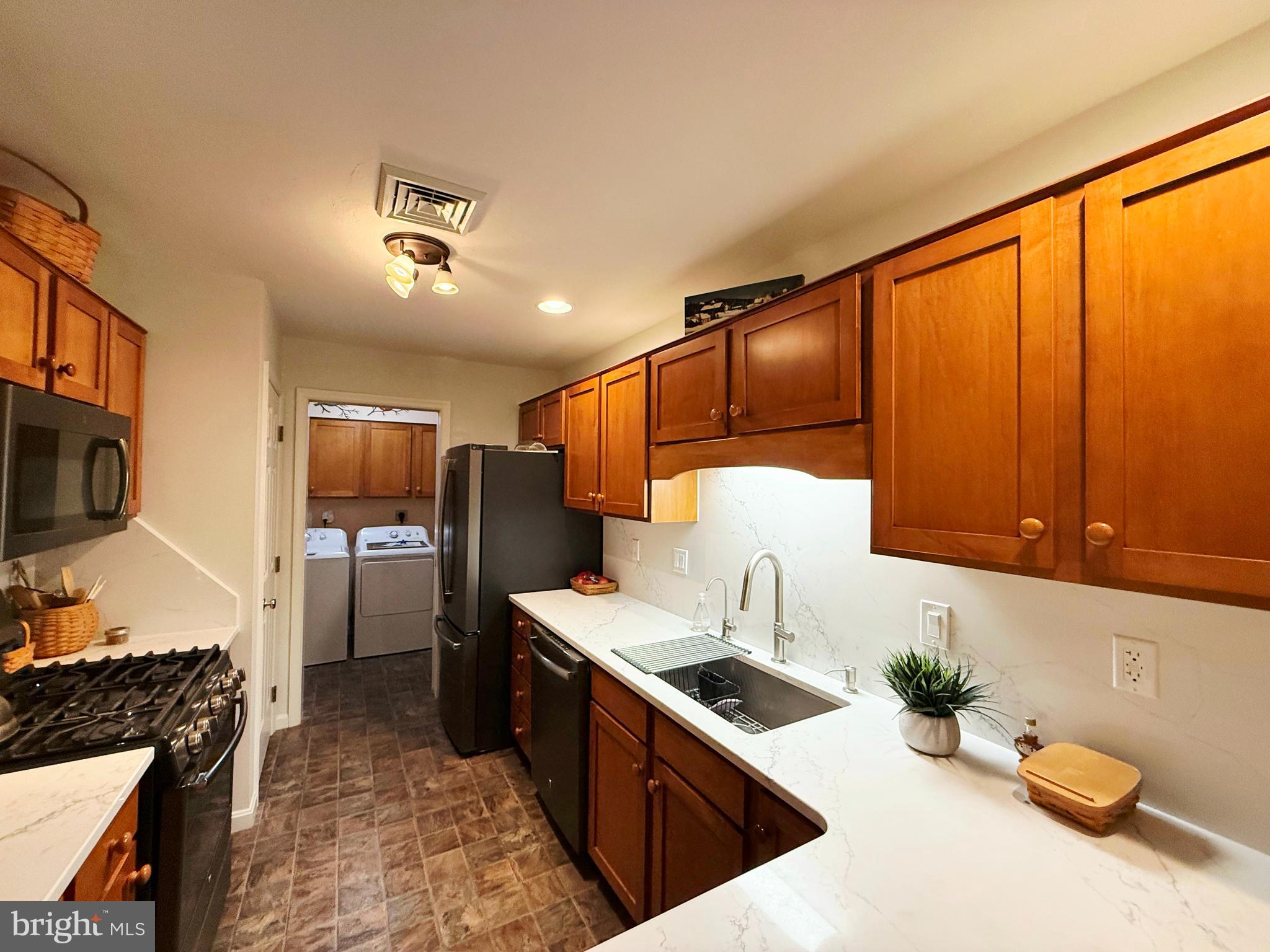 1383 WELLINGTON DRIVE B2