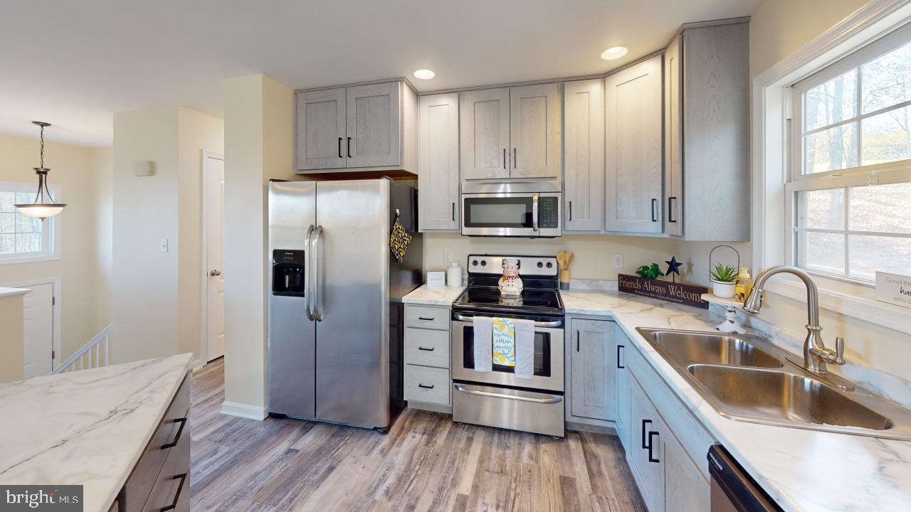 CRITTON HOLLOW ESTATES - Residential