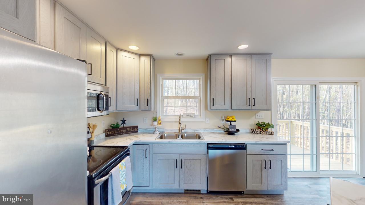 CRITTON HOLLOW ESTATES - Residential