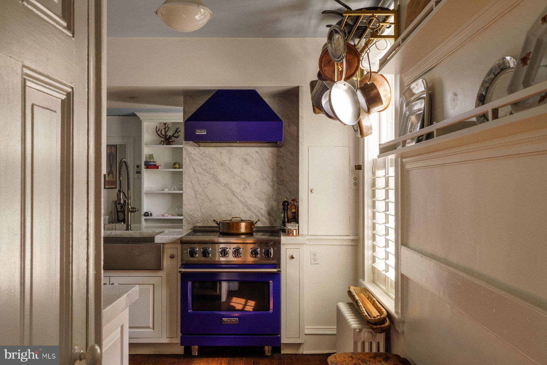 CHESTNUT HILL - Residential