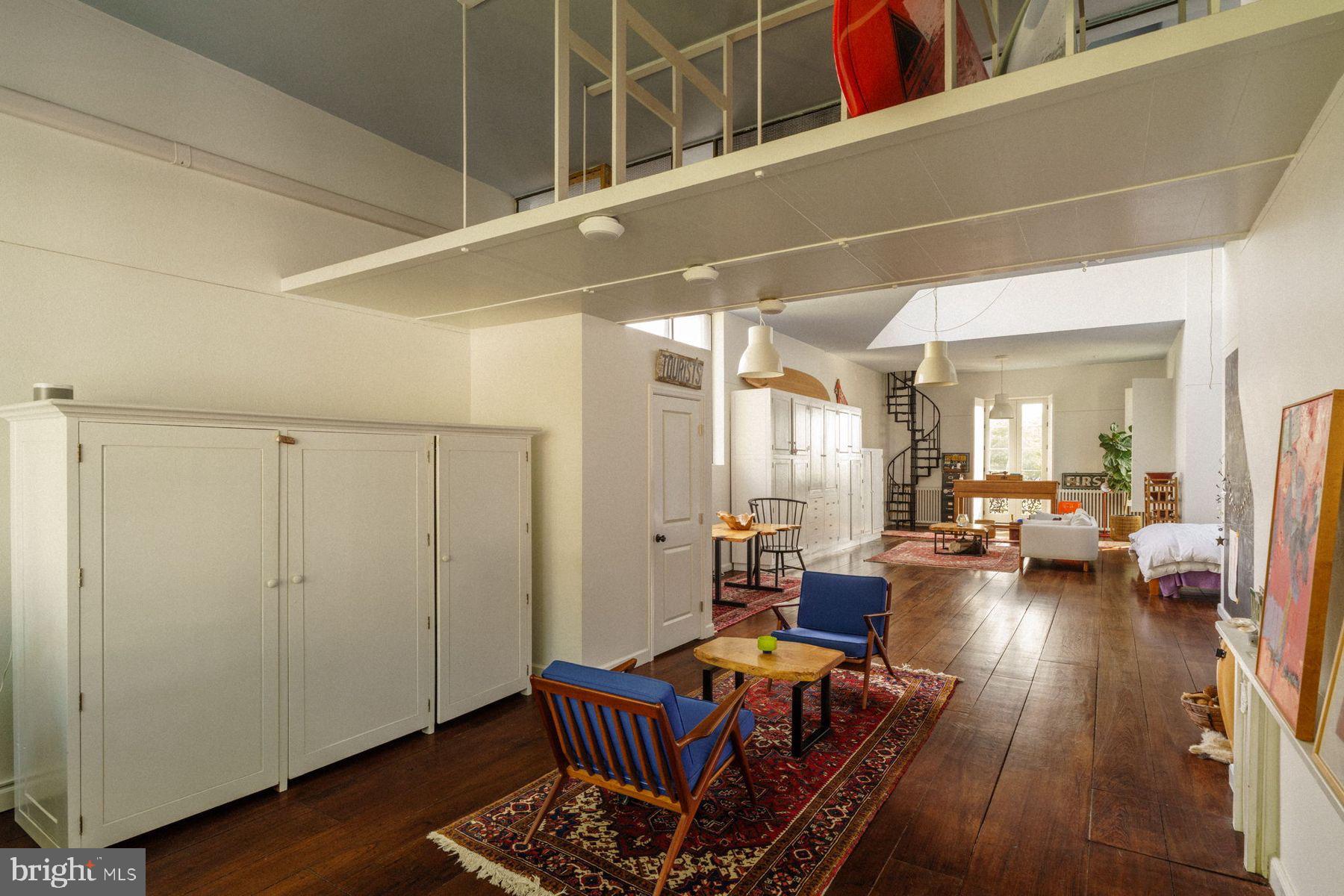 CHESTNUT HILL - Residential