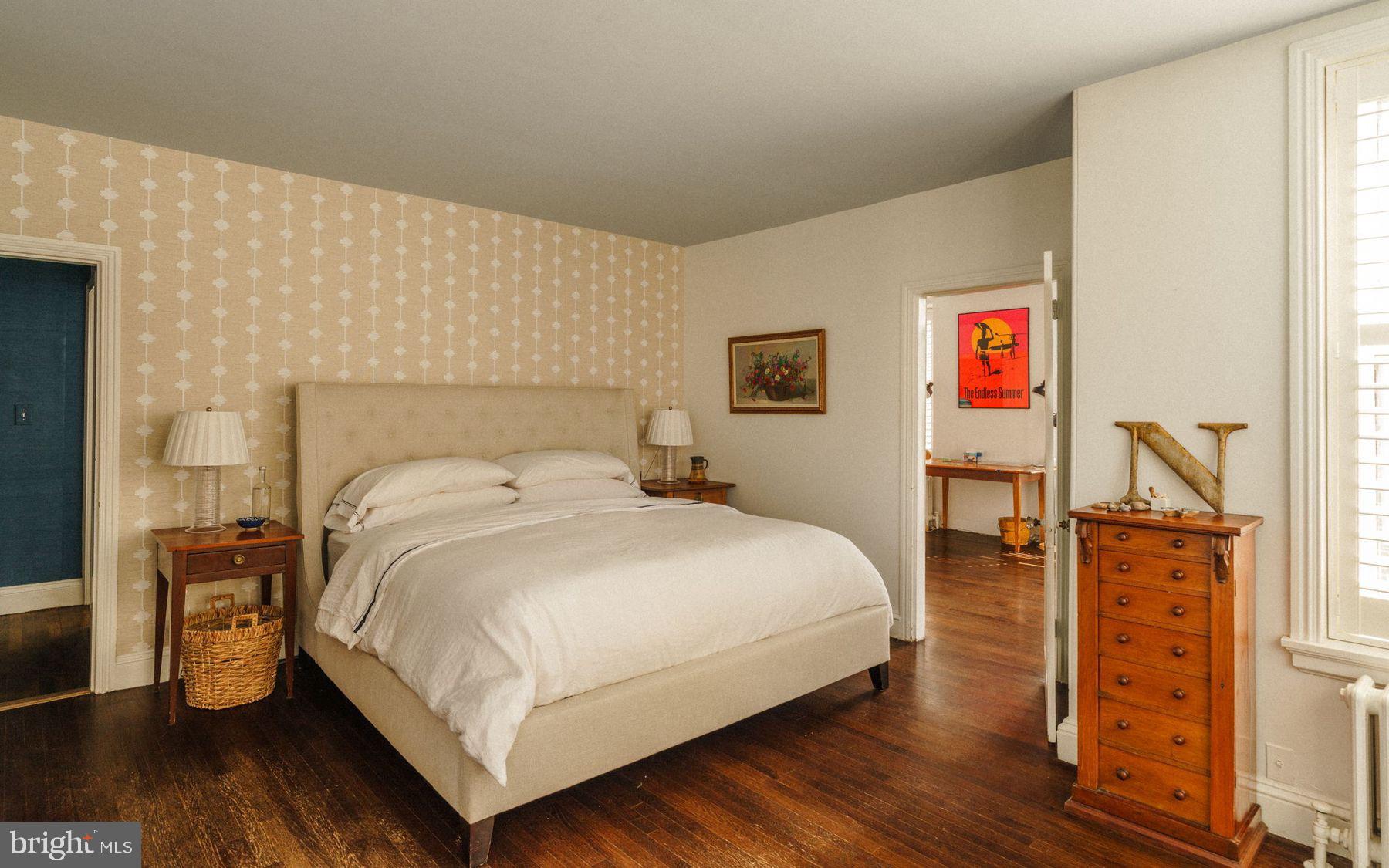 CHESTNUT HILL - Residential