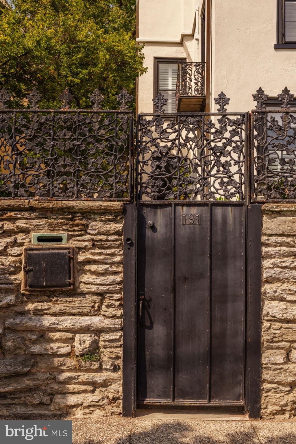 CHESTNUT HILL - Residential