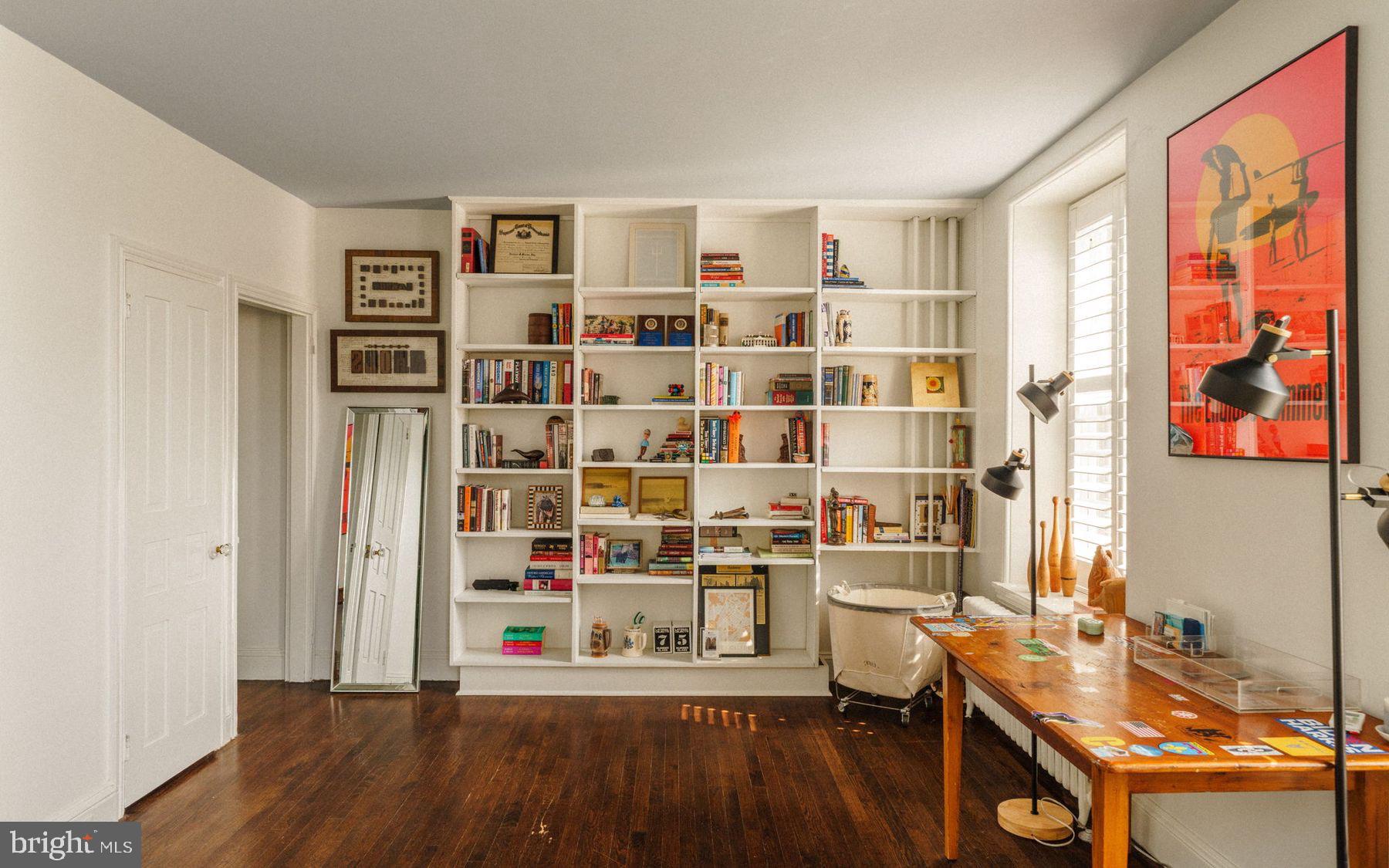 CHESTNUT HILL - Residential