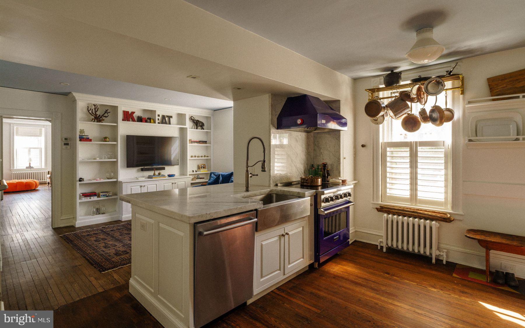 CHESTNUT HILL - Residential