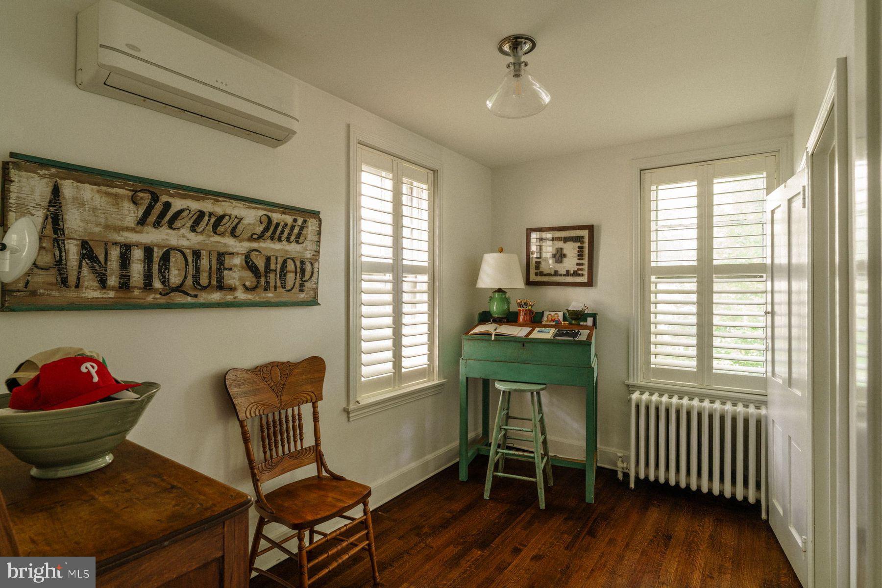 CHESTNUT HILL - Residential