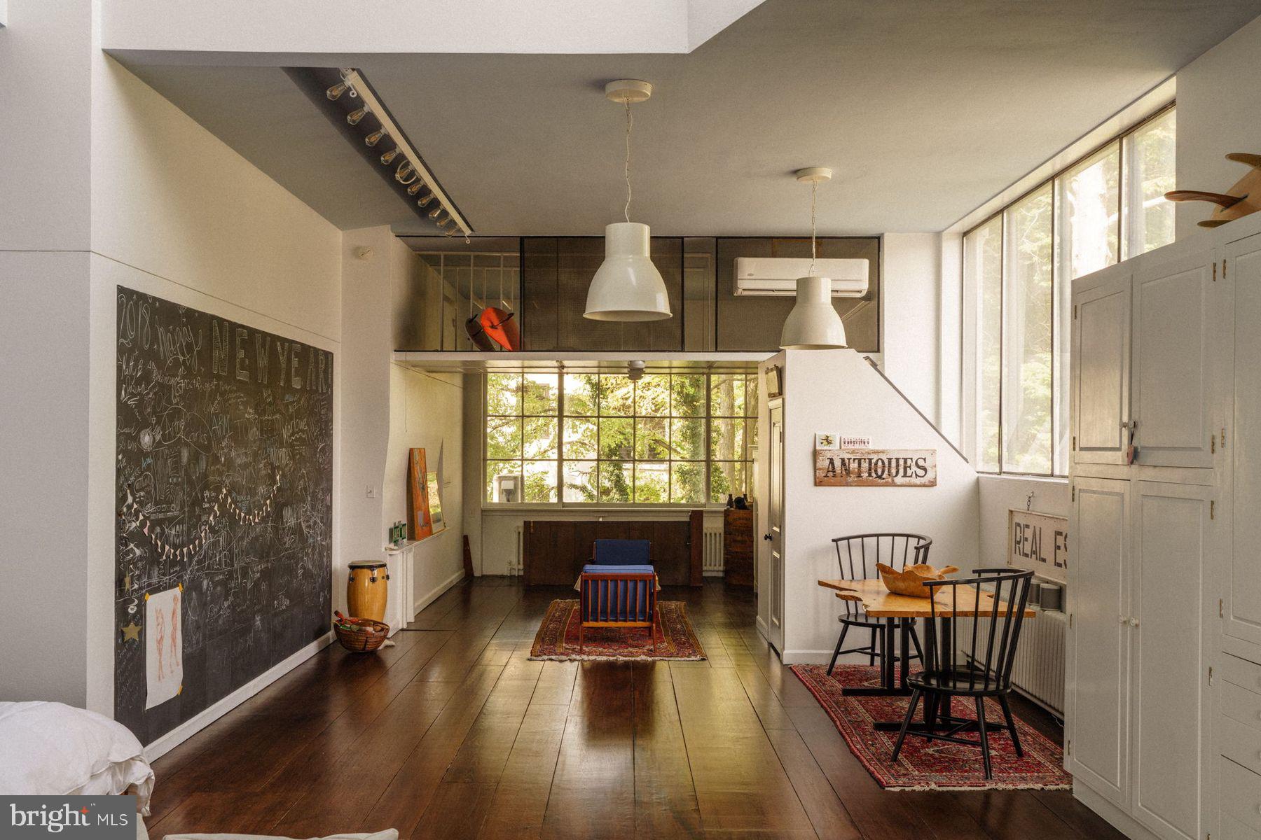 CHESTNUT HILL - Residential