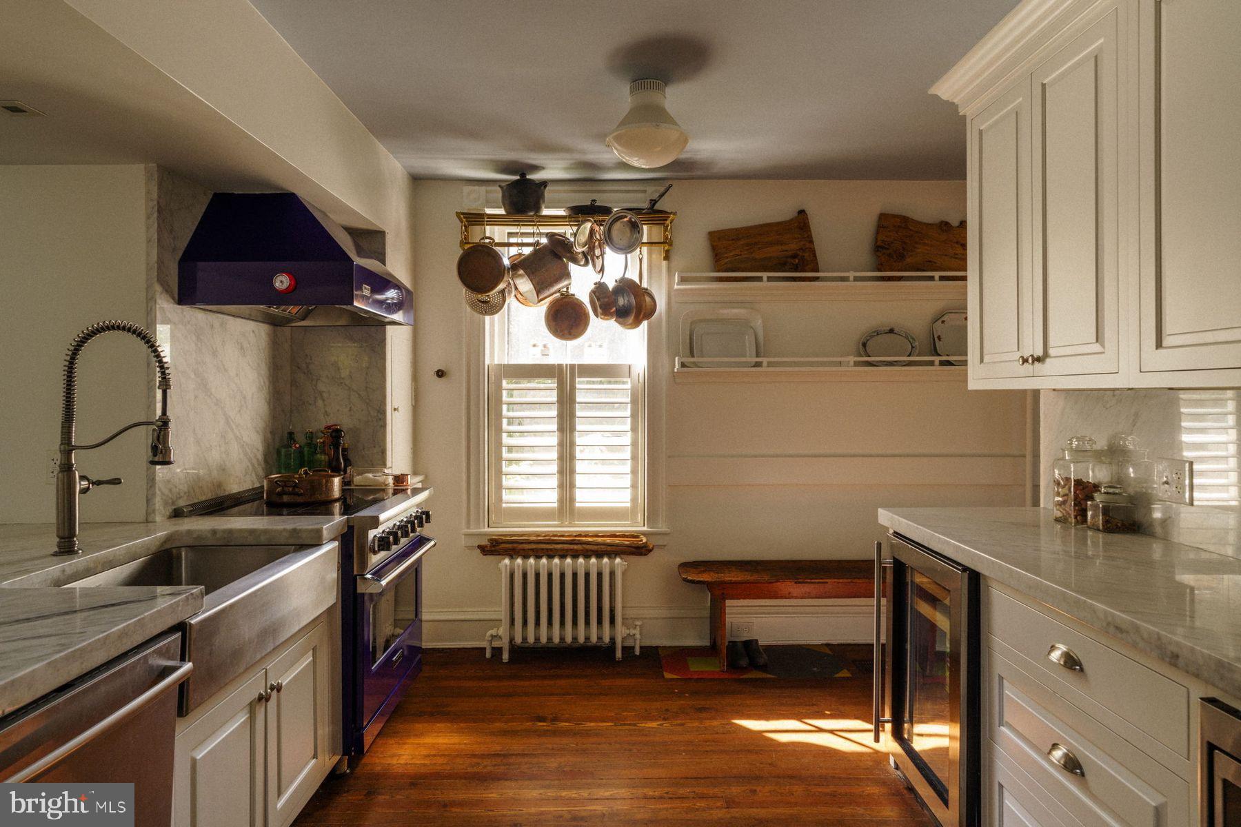 CHESTNUT HILL - Residential