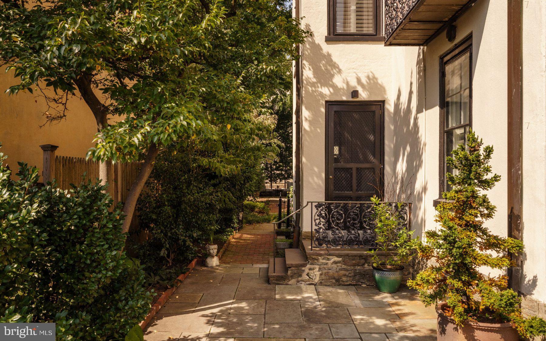 CHESTNUT HILL - Residential