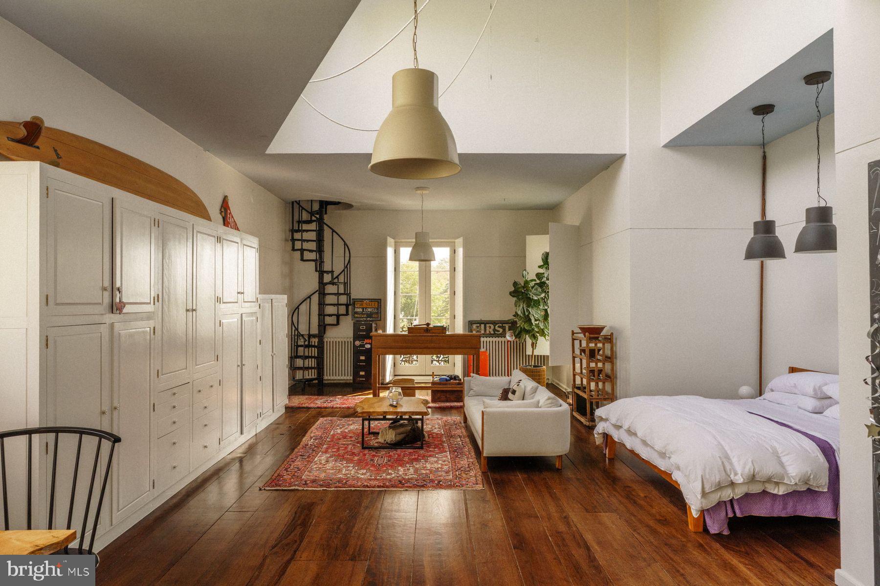 CHESTNUT HILL - Residential