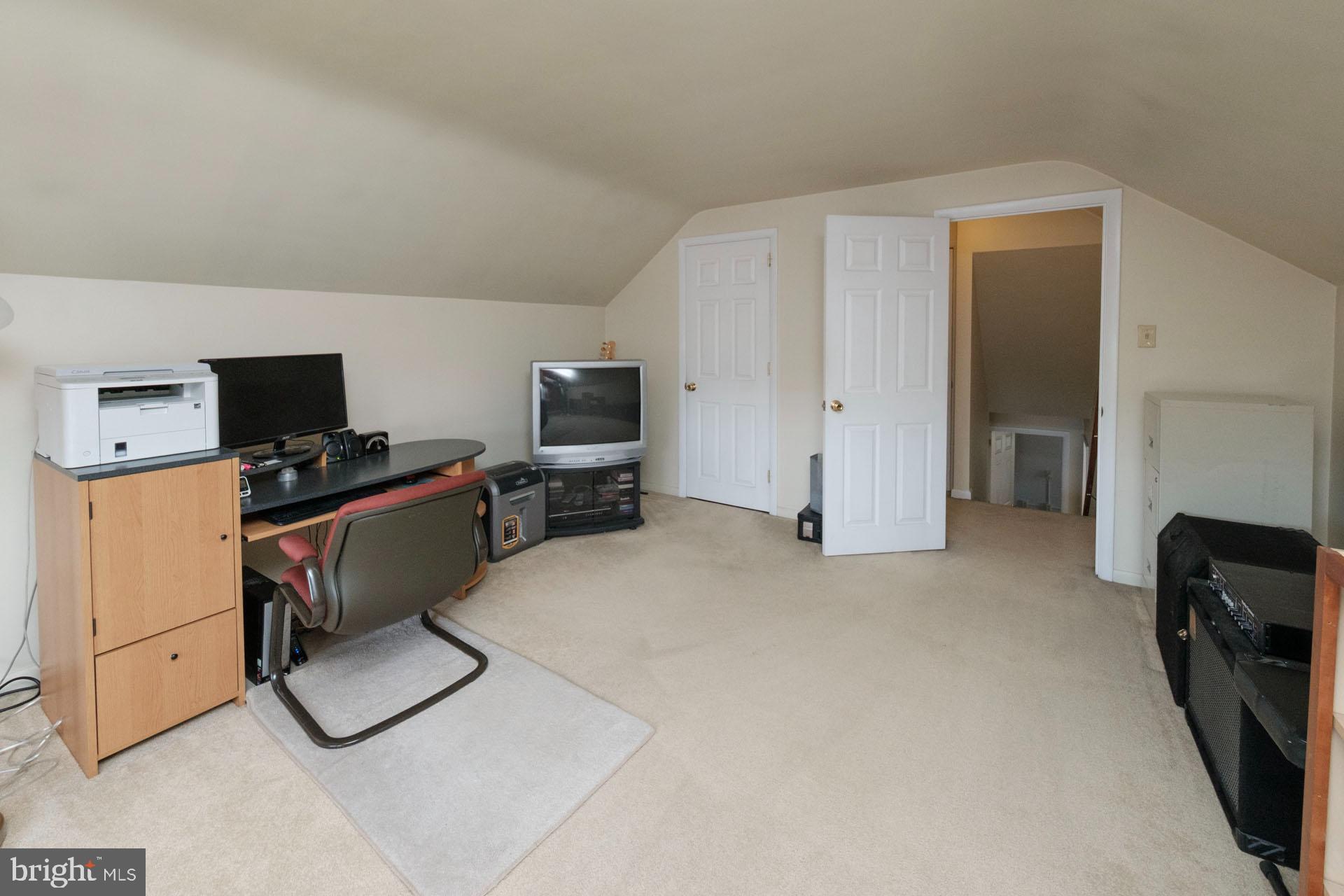 CRESTWOOD - Residential