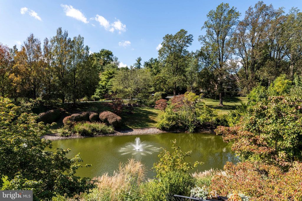 Photo of 918 Exeter Crst Crst, VILLANOVA, PA 19085 (MLS # PAMC2156398)