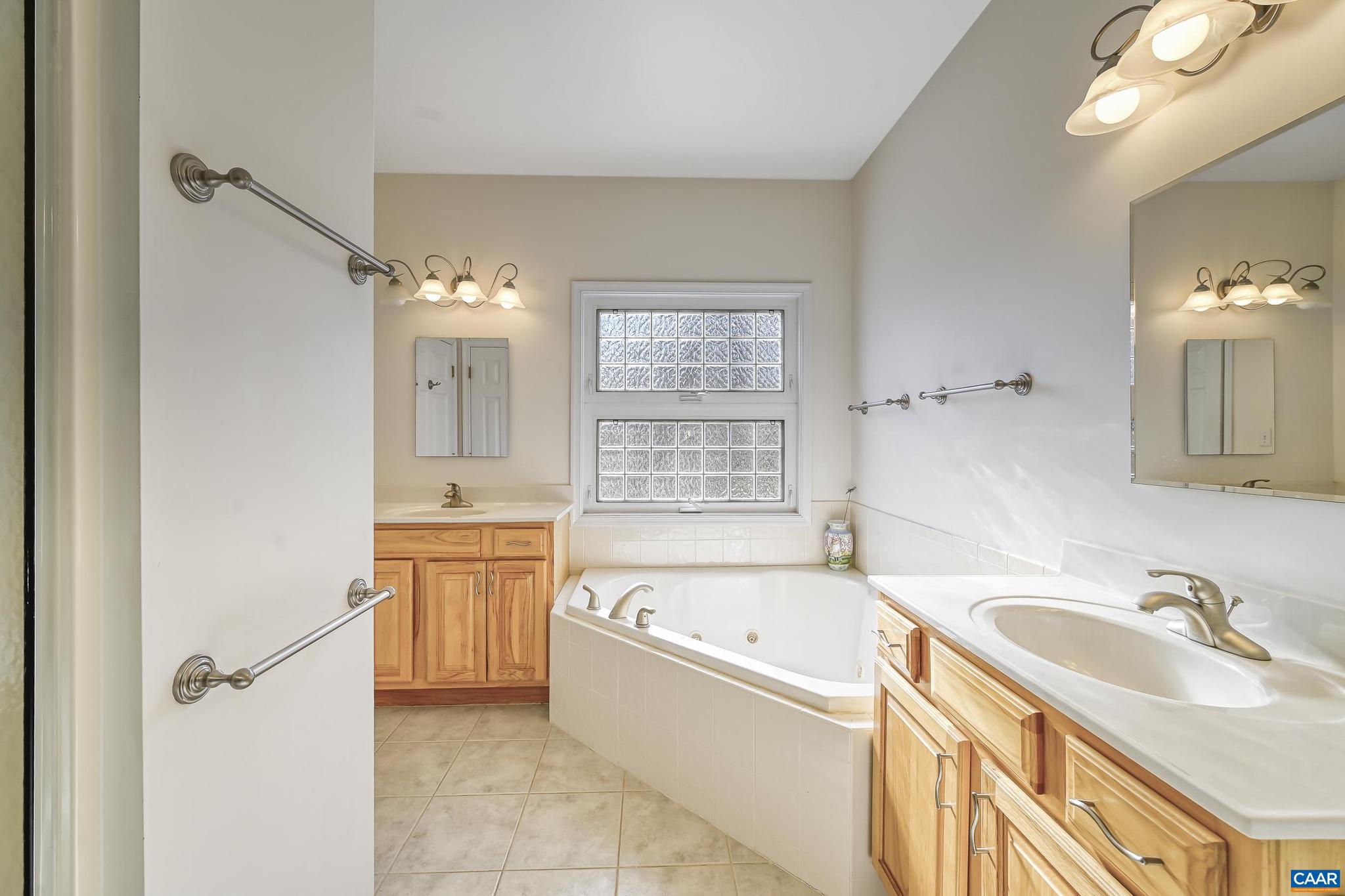 LAKE MONTICELLO - Residential