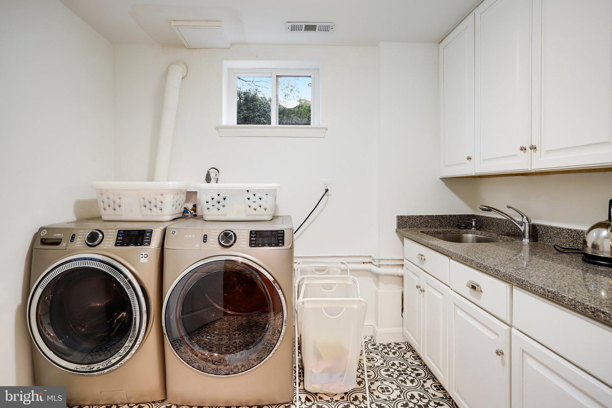 KENWOOD PARK - Residential