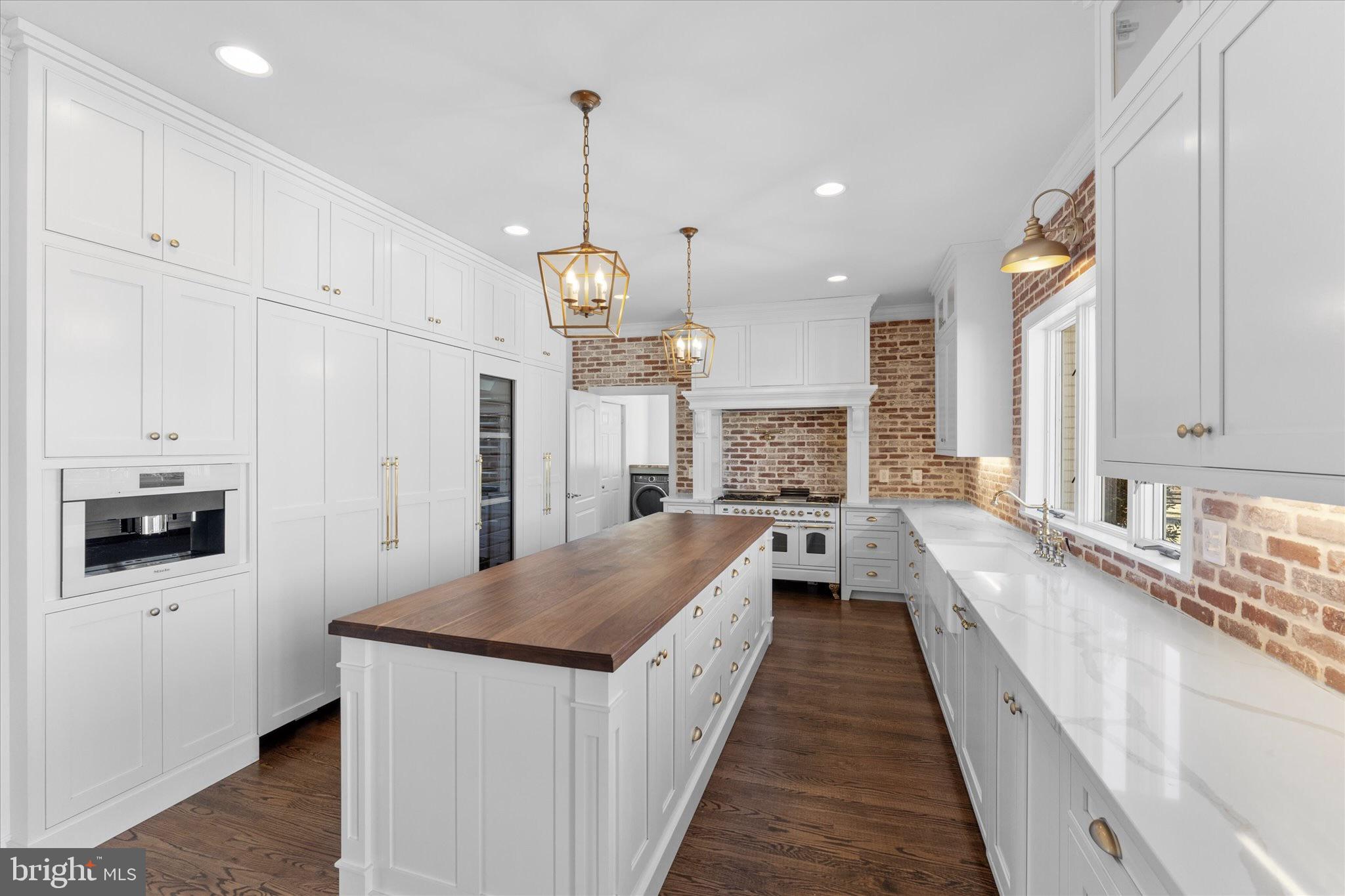 SADDLE RIDGE FARMS - Residential