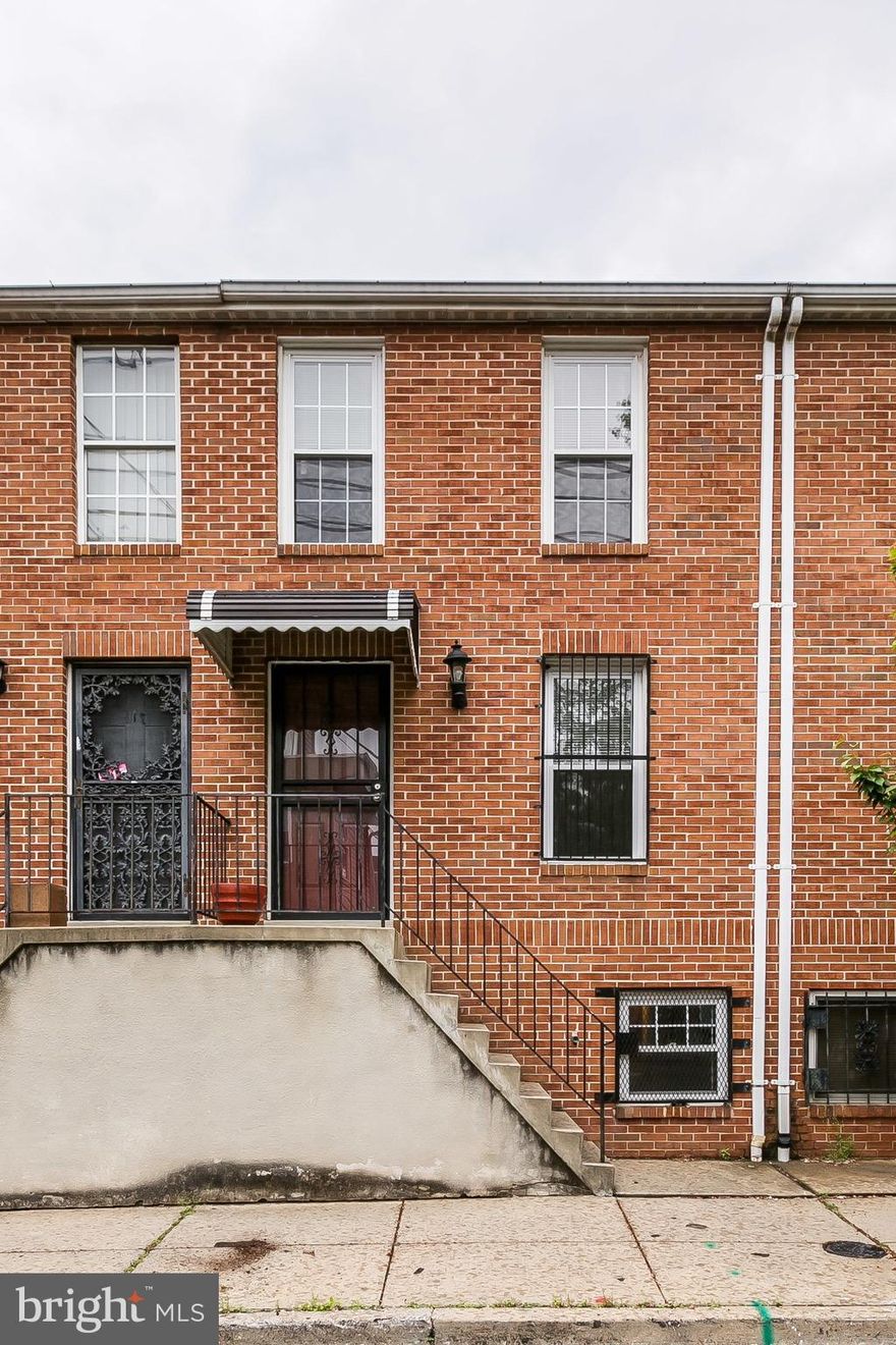 Just Reduced 15k! Welcome Home to 810 Carroll a charming 3 bedroom/2 full bath rowhouse w/ a one car PARKING PAD in the rear. The main level features hardwood floors, updated kitchen w/ stainless steel appliances, eat-in dining nook, and fenced rear yard. The upper level boasts an updated full hall bath and 2 bedrooms. The lower level bedroom has ensuite updated full bath. The L.L. laundry room offers ample storage. LNYW - University of Maryland, Baltimore (UMB) employees can get $18,500 toward a down payment and closing costs   $16,000 from UMB and $2,500 from the city of Baltimore.