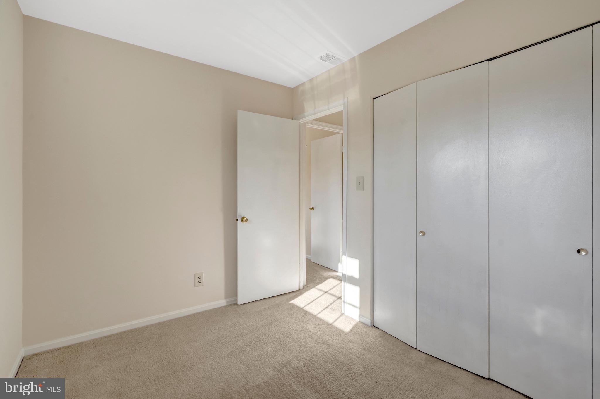 LONDON TOWNE - Residential