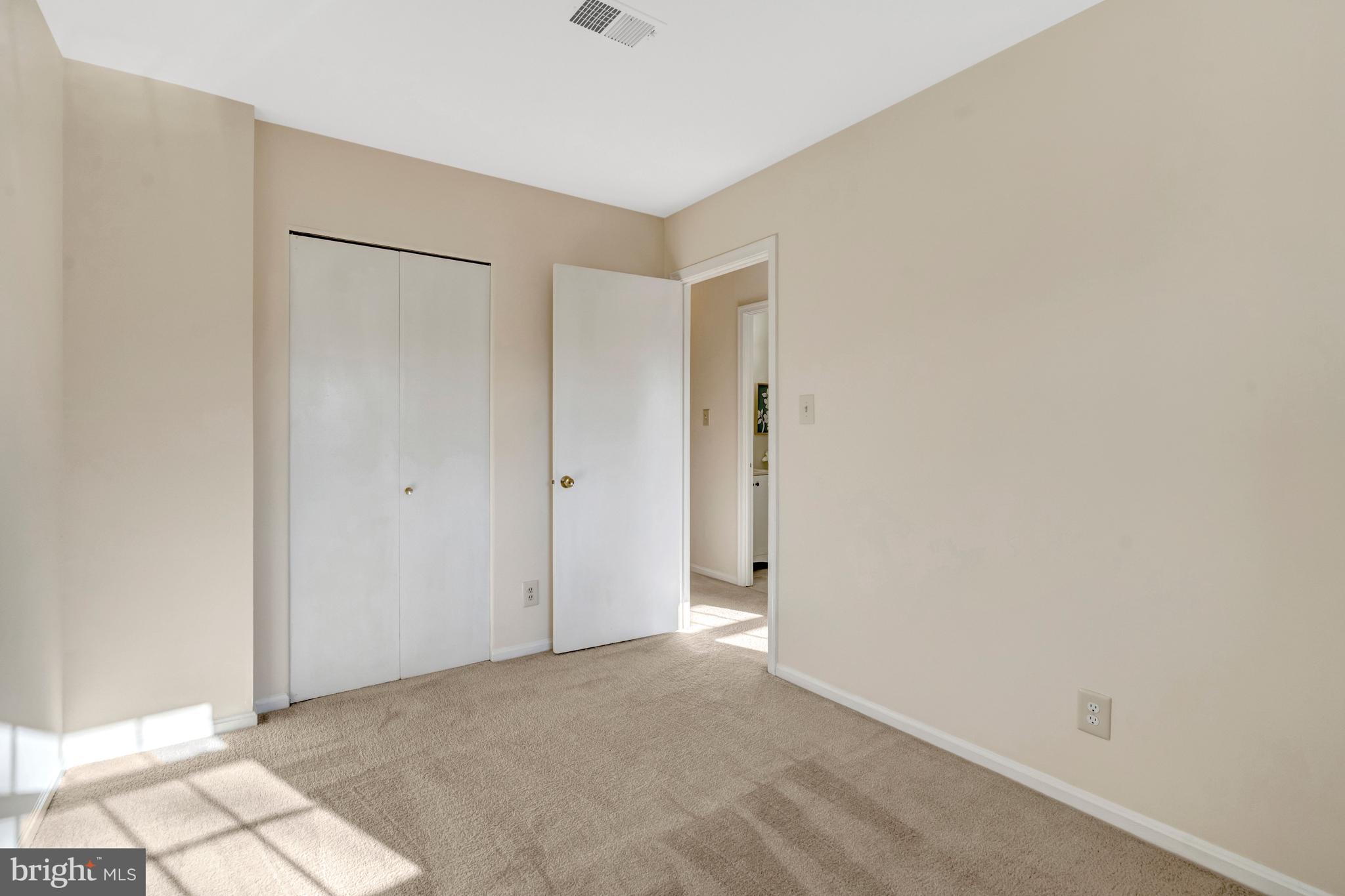 LONDON TOWNE - Residential