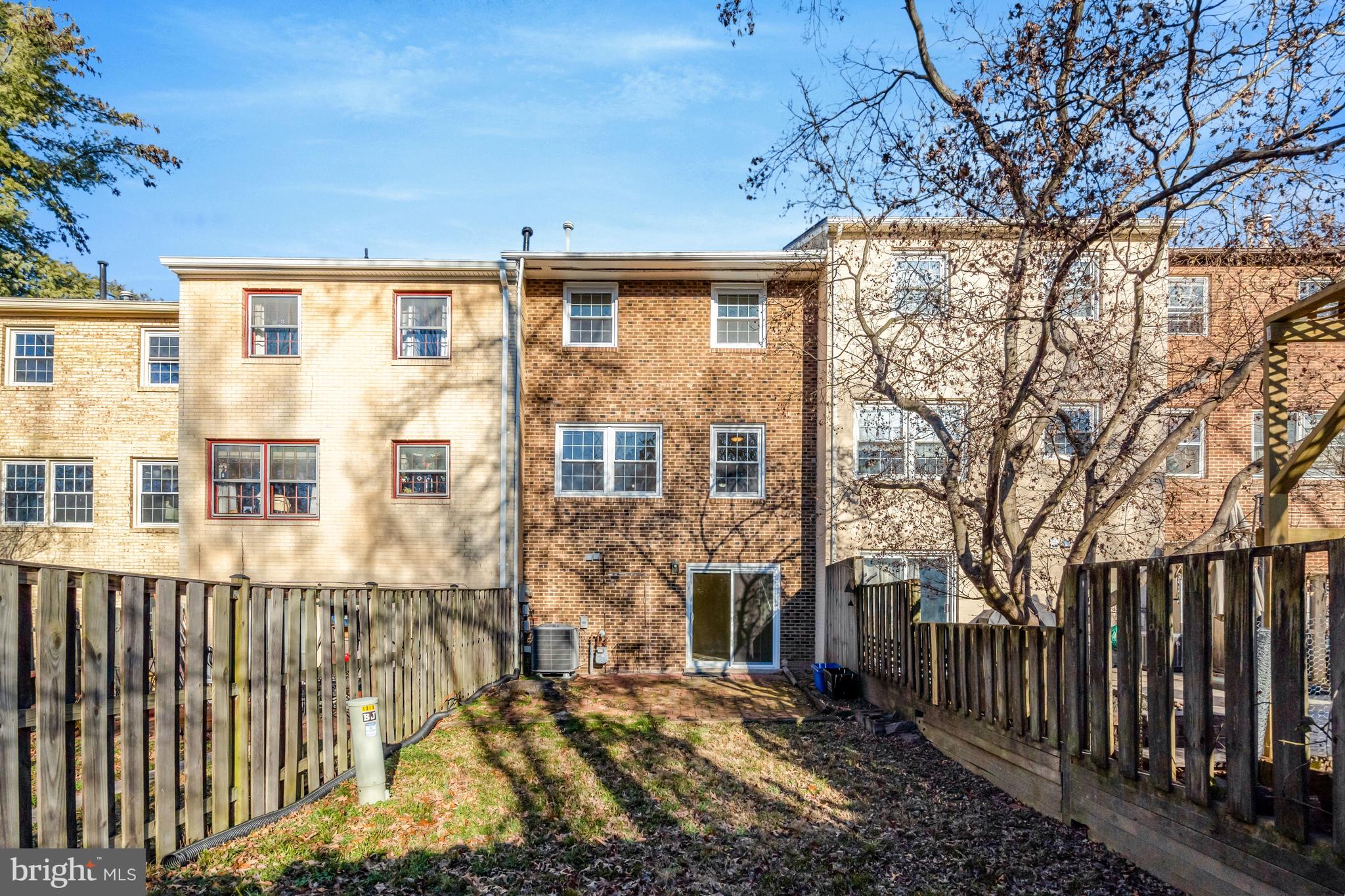 LONDON TOWNE - Residential