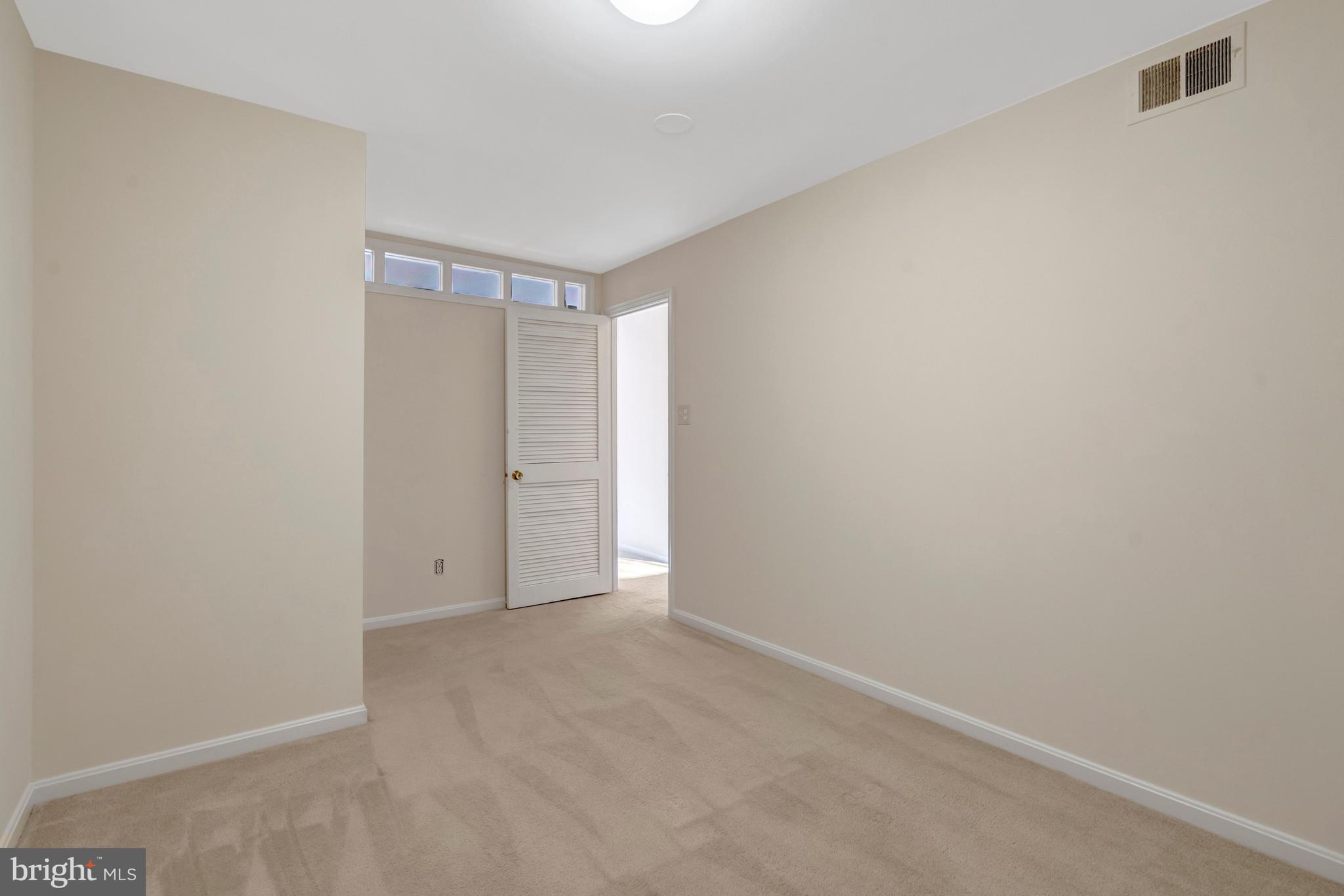 LONDON TOWNE - Residential