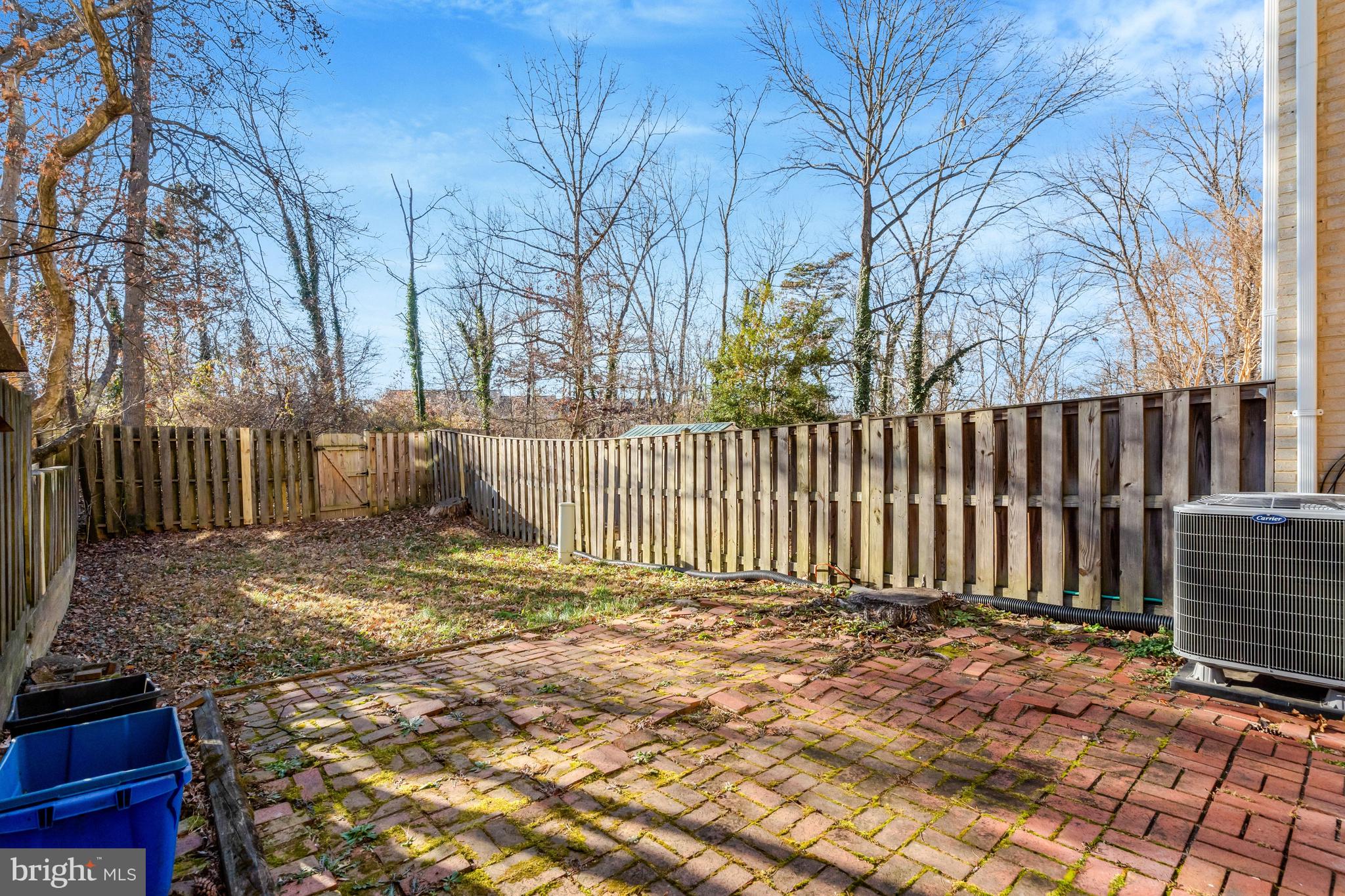 LONDON TOWNE - Residential