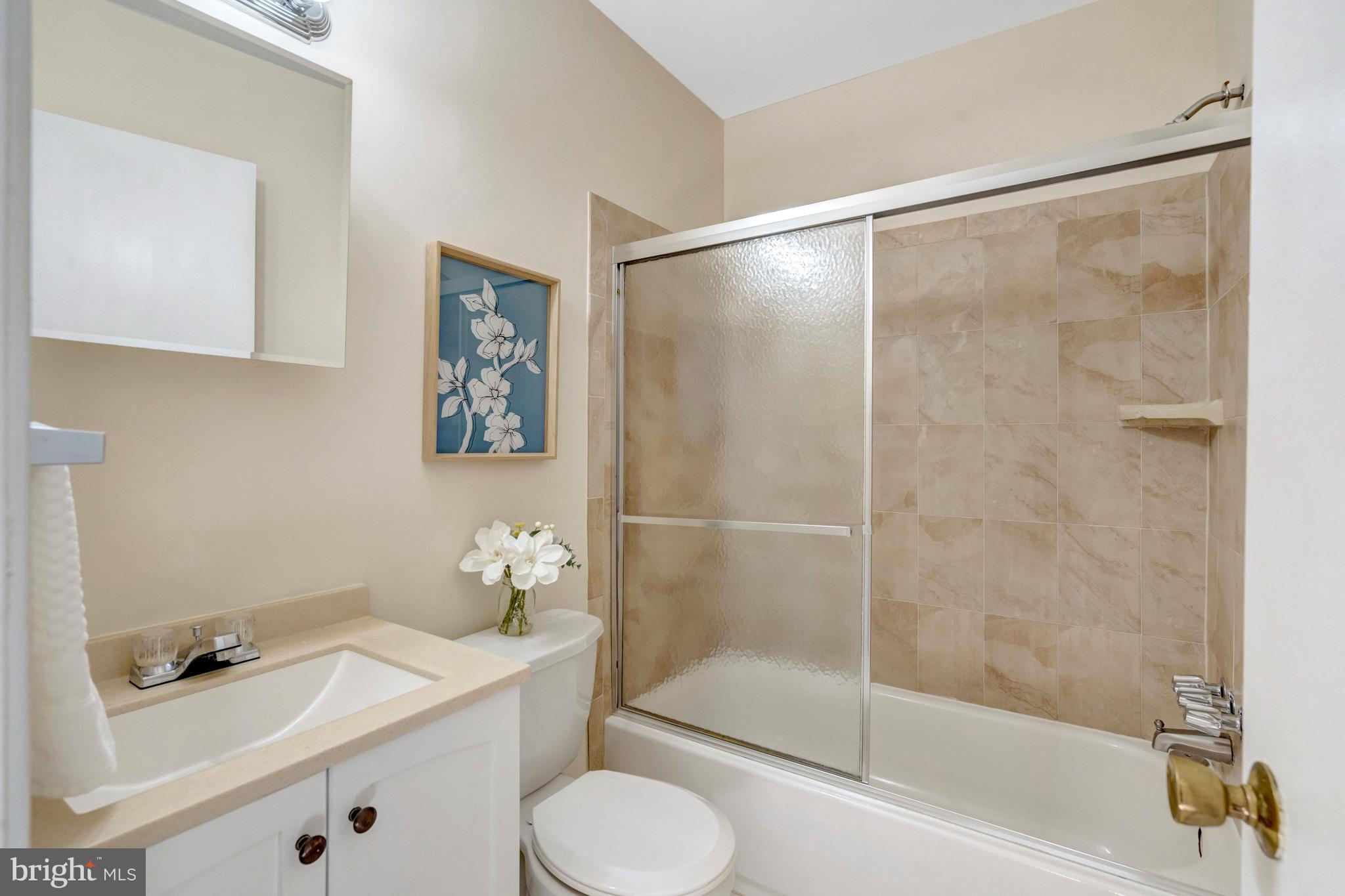 LONDON TOWNE - Residential