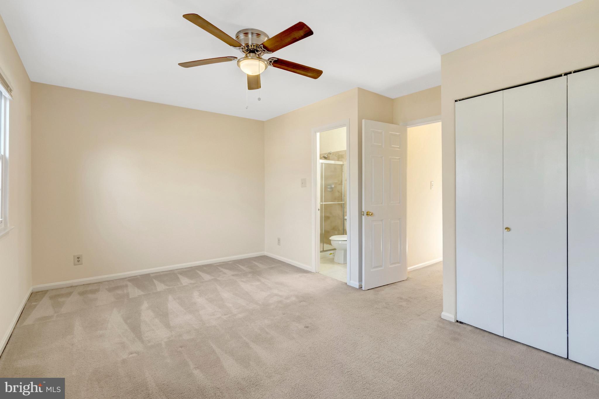 LONDON TOWNE - Residential