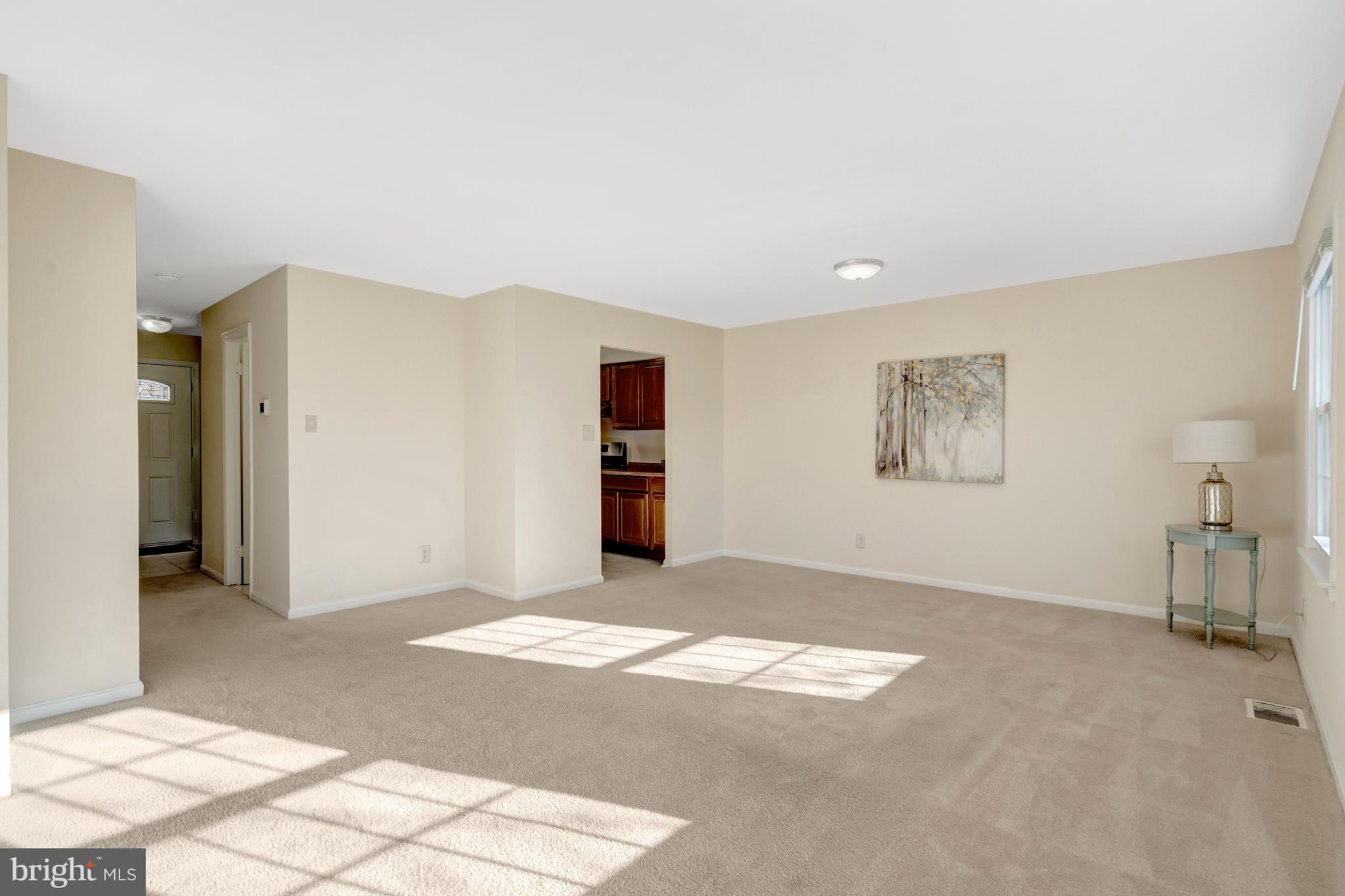 LONDON TOWNE - Residential