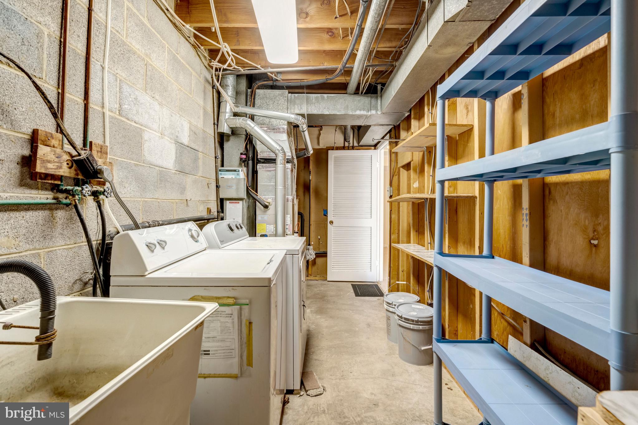 LONDON TOWNE - Residential