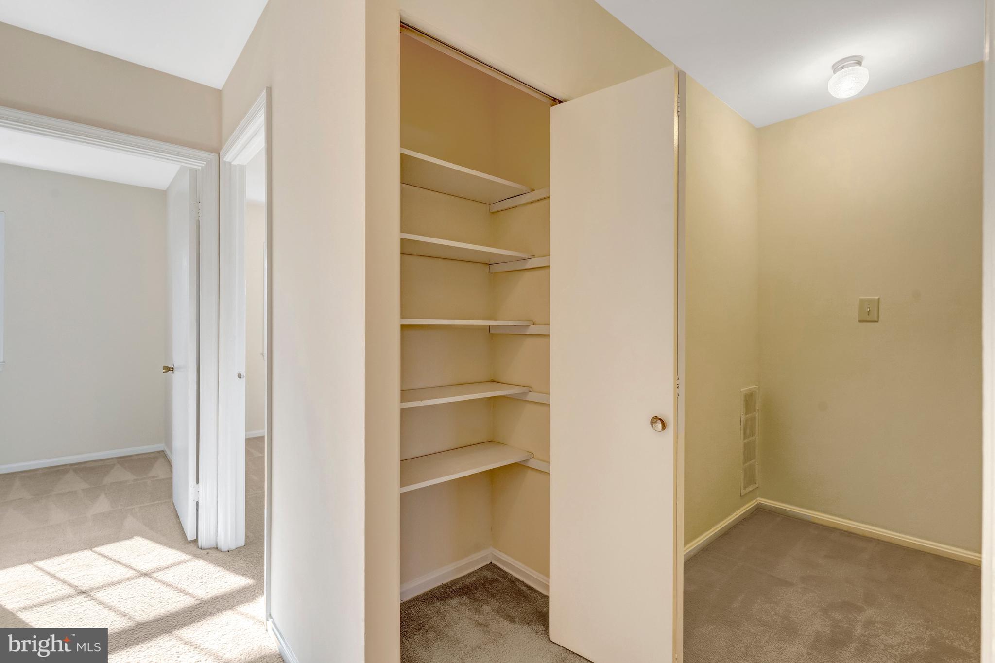 LONDON TOWNE - Residential