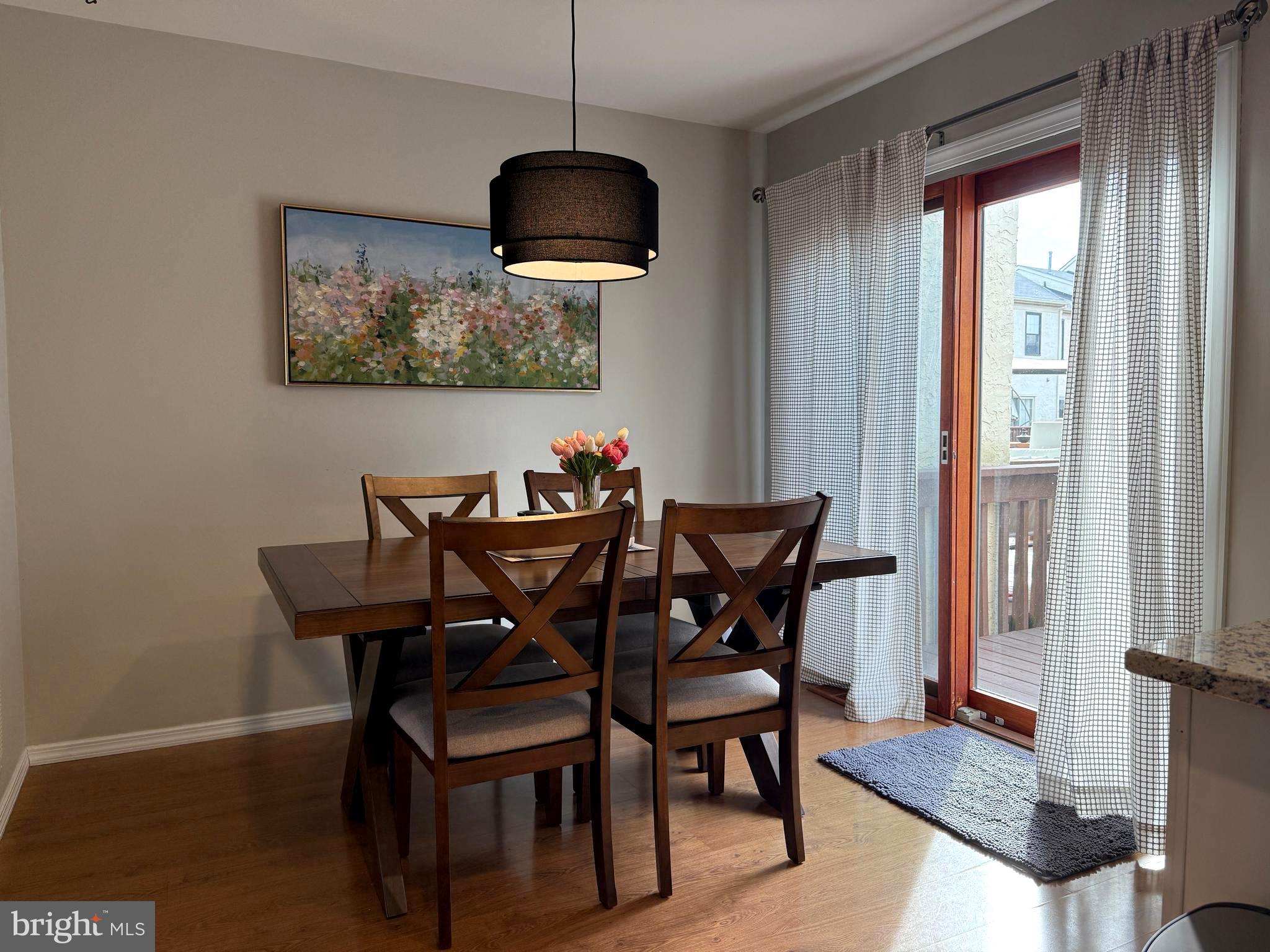 CAMBRIDGE SQ - Residential