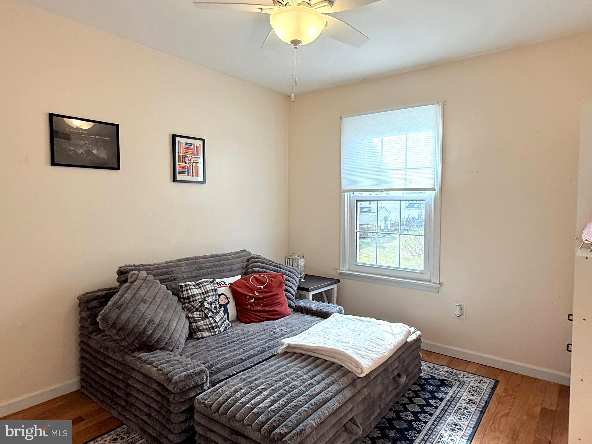 CAMBRIDGE SQ - Residential