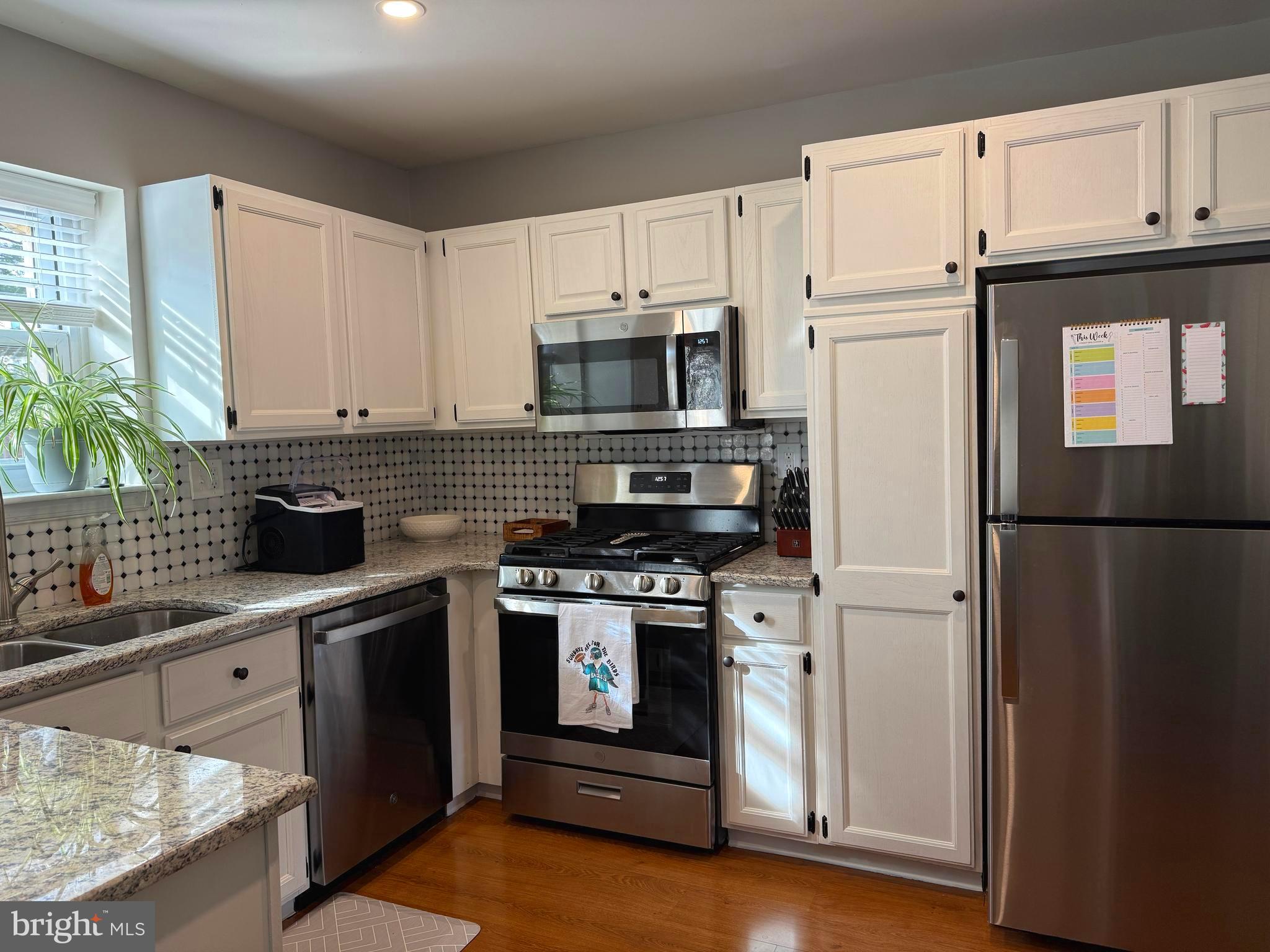 CAMBRIDGE SQ - Residential